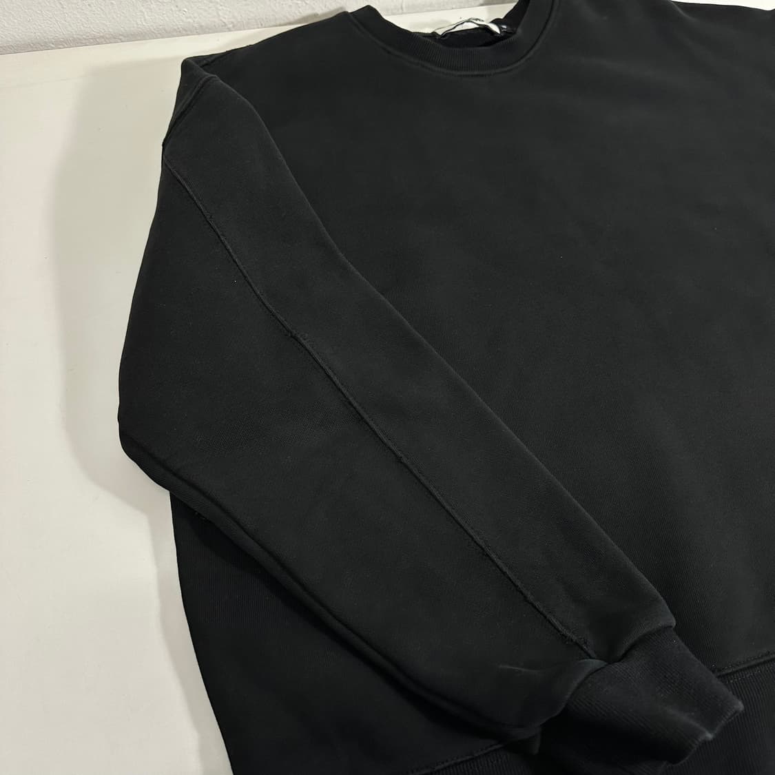 46 95 엘무드 블랙 무지 오버핏 맨투맨 상품이미지4