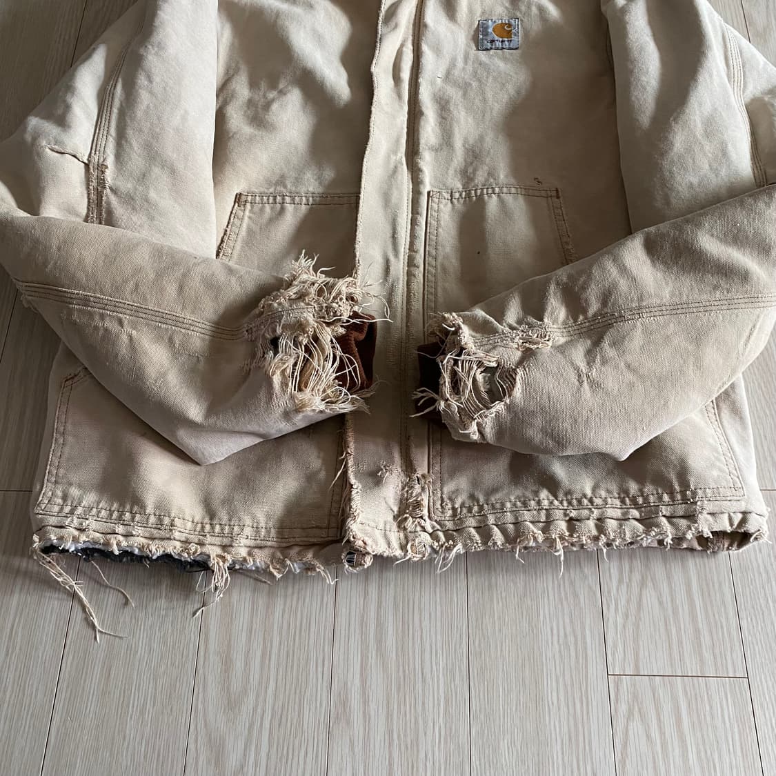 [L] 칼하트 디스트레스드 워크 자켓  상품이미지3