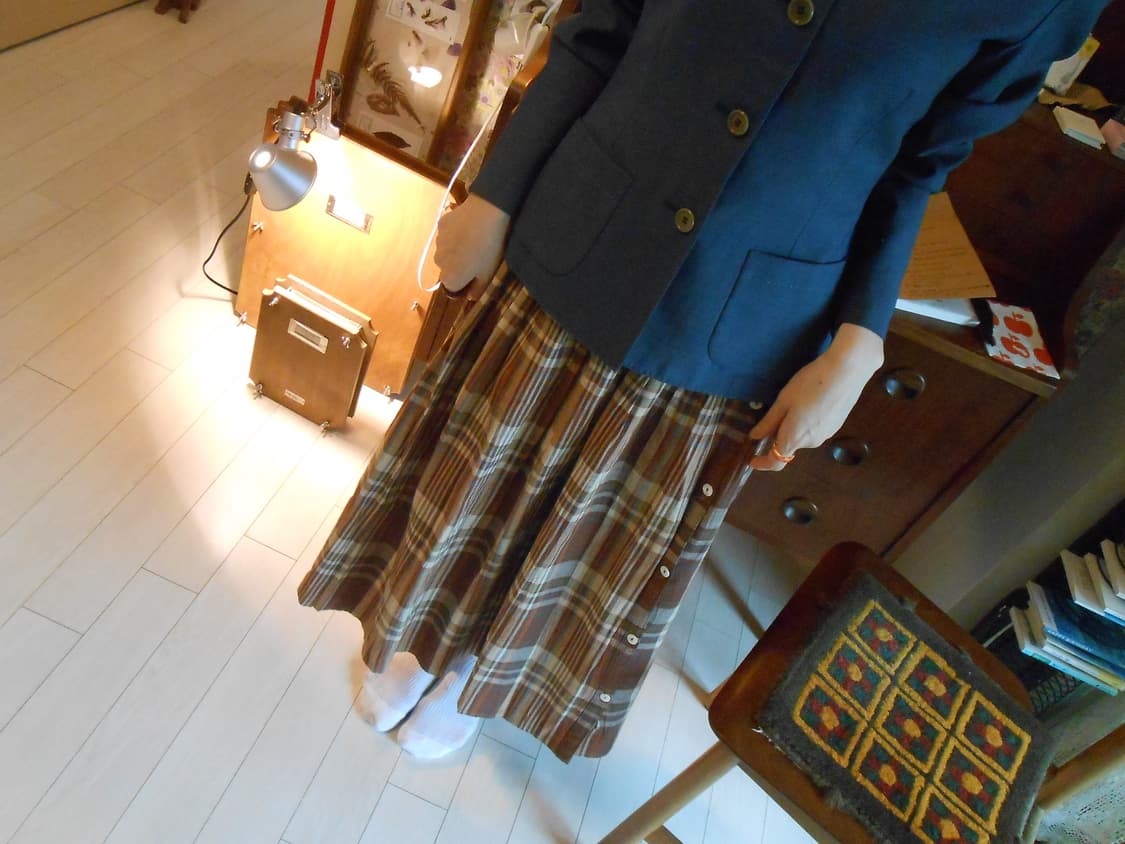 브라운 멀티 체크 단추 스커트 상품이미지1