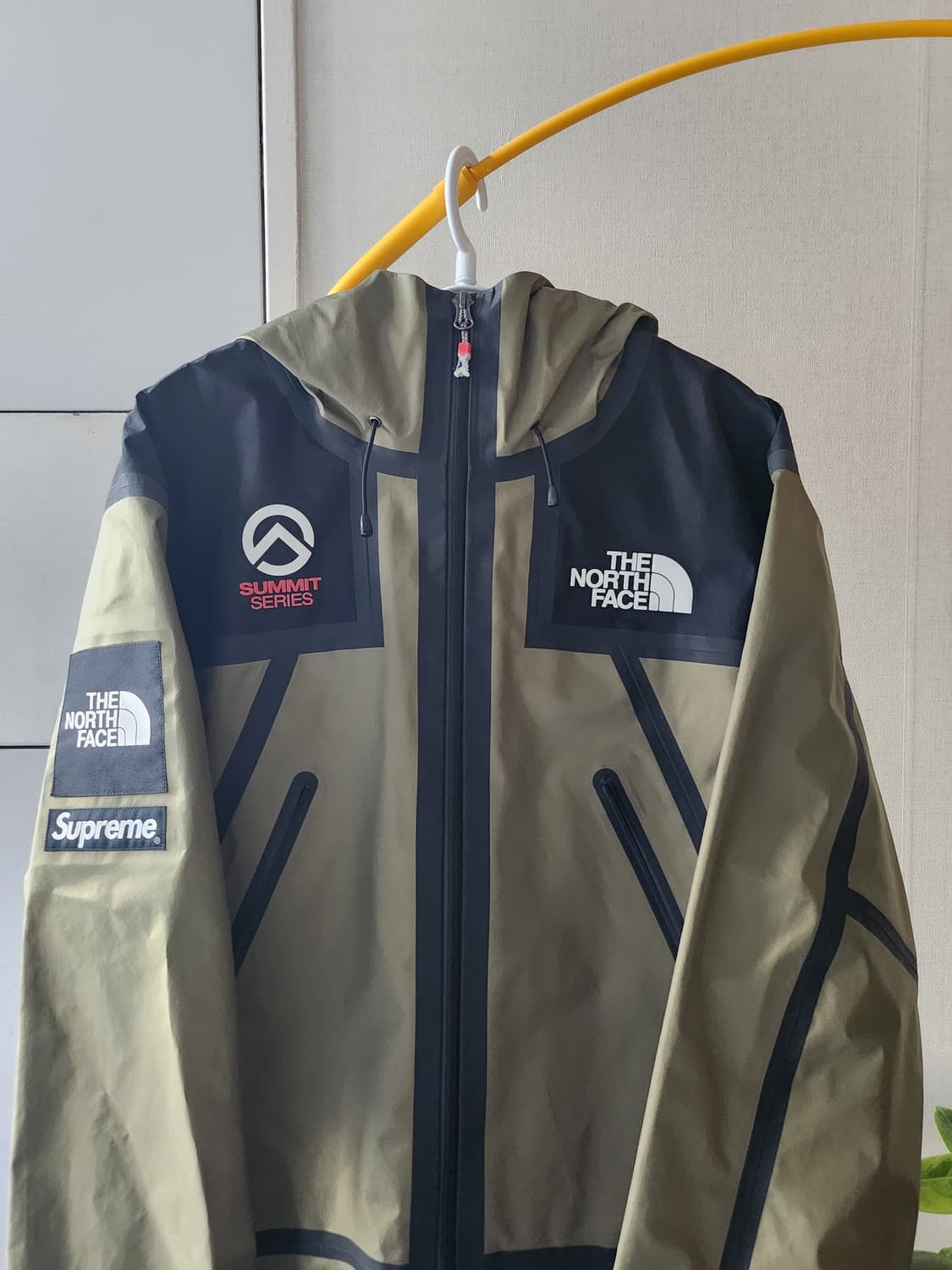 슈프림 x 노스페이스  테이프 심 자켓 올리브  상품이미지1