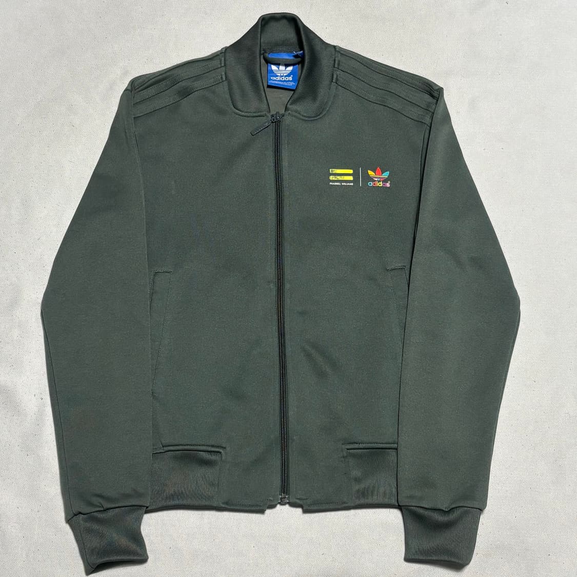 95 아디다스 퍼렐 윌리엄스 카키 트랙탑 상품이미지2