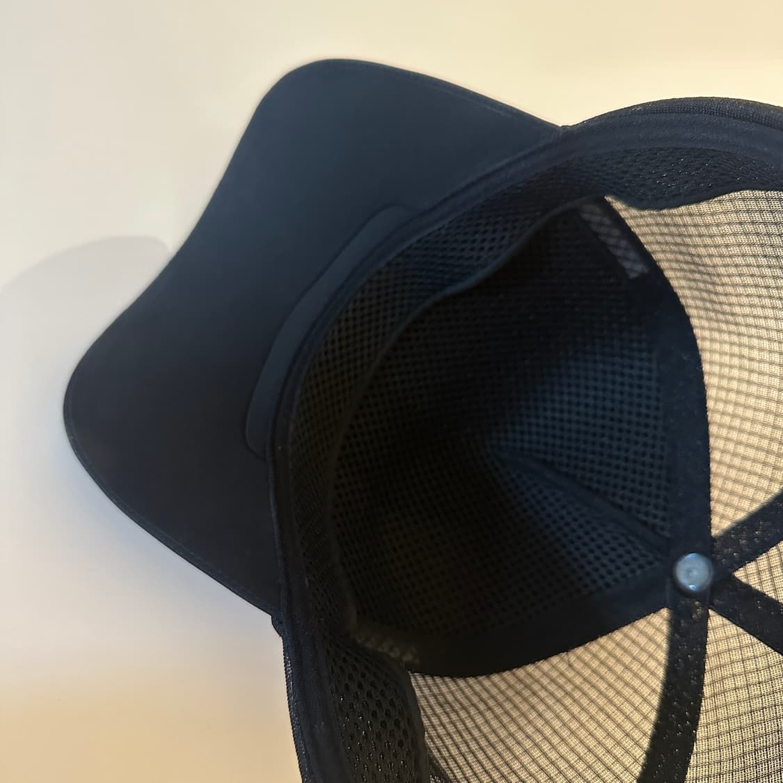 아크테릭스 커브드 트러커 캡 블랙 상품이미지4