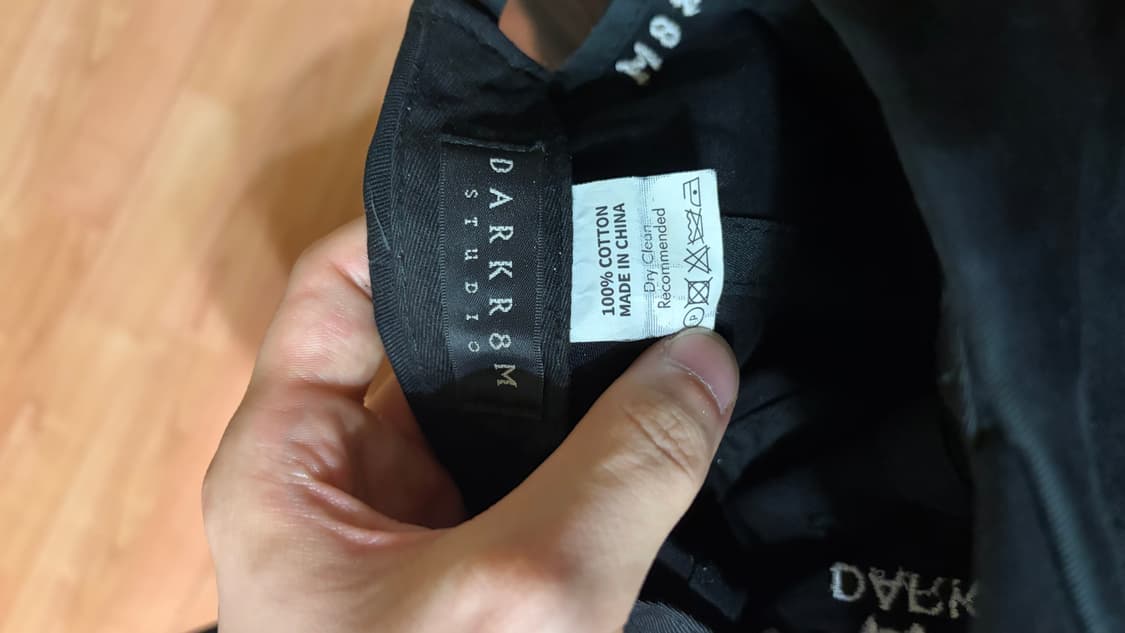 다크룸 스튜디오 업사이드 다운 화이트 로고 캡 상품이미지5