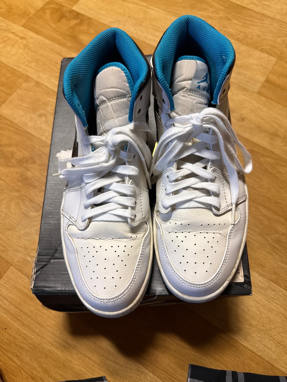 나이키 조던 1 미드 레이저 블루 275 상품이미지3