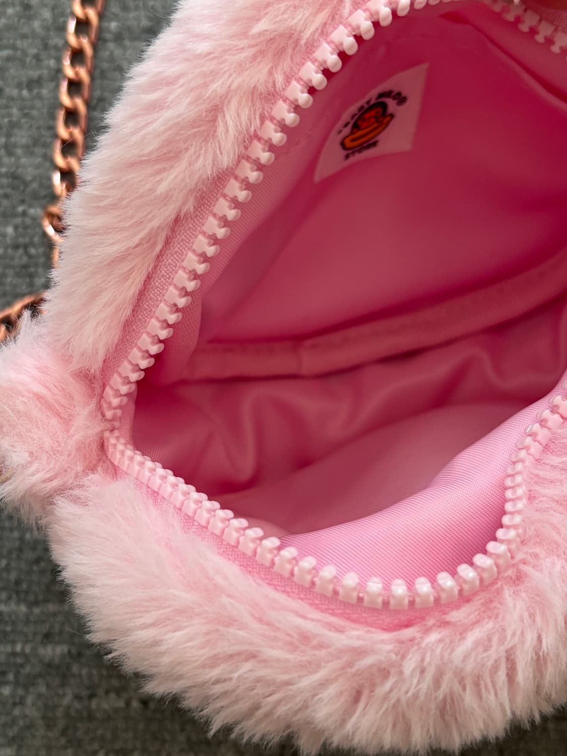베이프 베이비 마일로 핑크 플러시 크로스바디백 가방 털 키링 상품이미지3