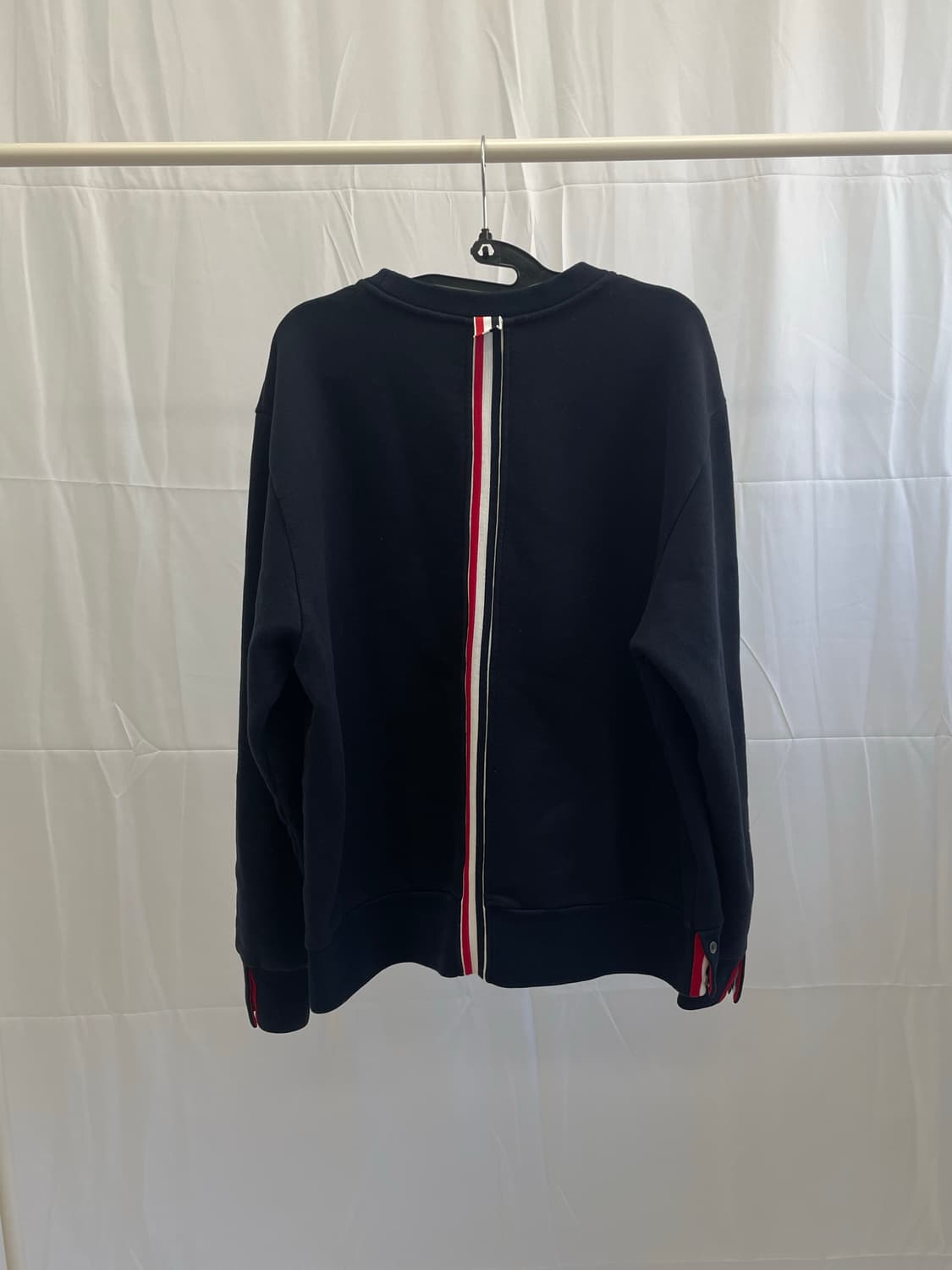 톰브라운 백삼선 맨투맨 네이비 [4] 상품이미지2