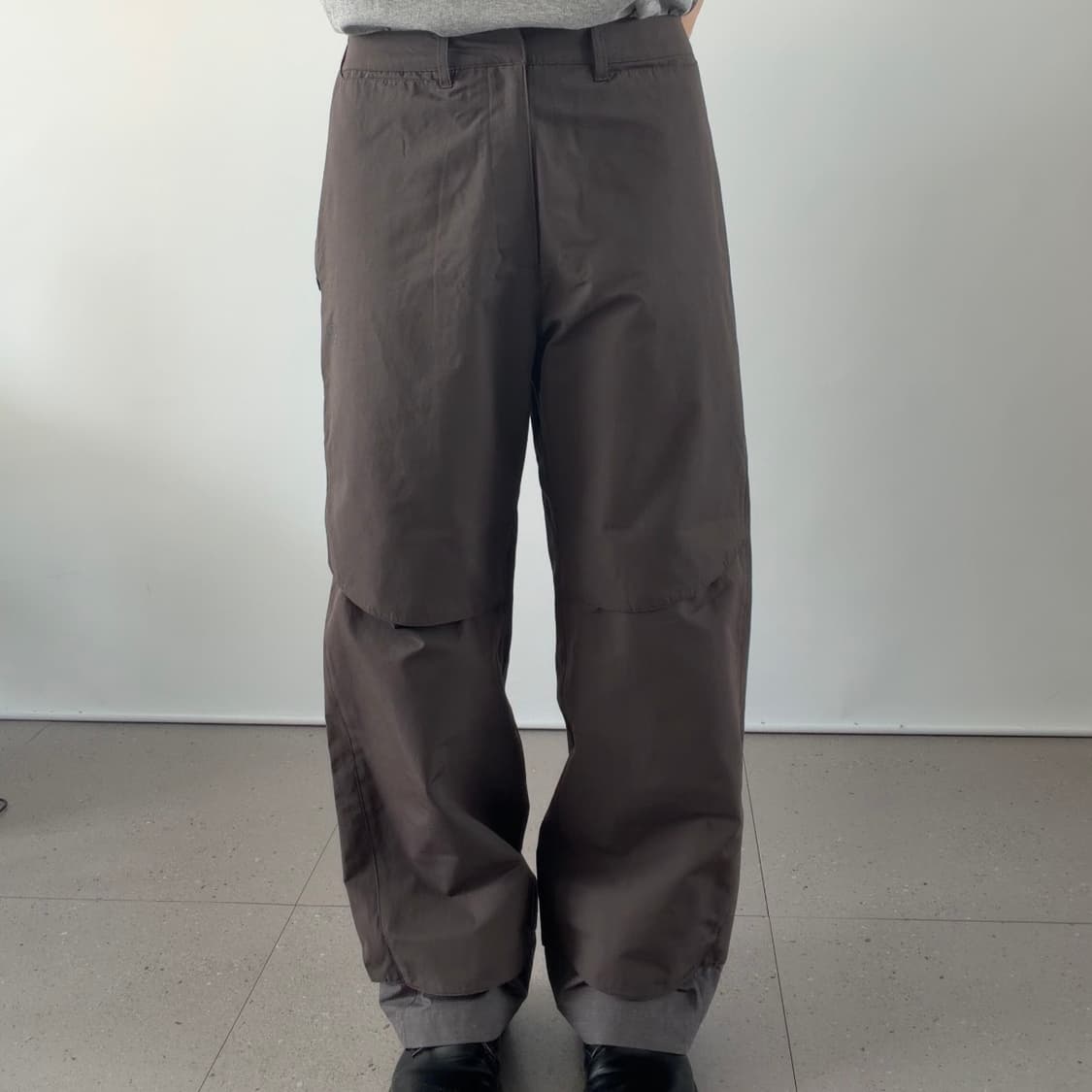 산산기어 패럴랙스 트라우저 브라운 상품이미지1