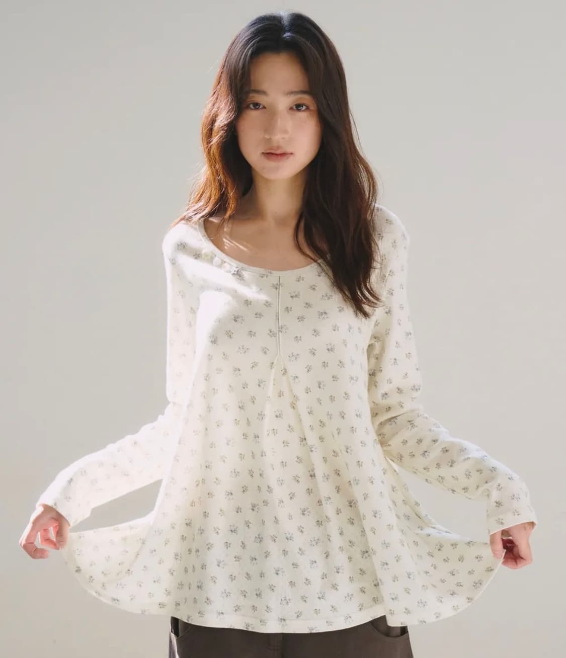 Floral Tuck Longsleeve,Cream 상품이미지1