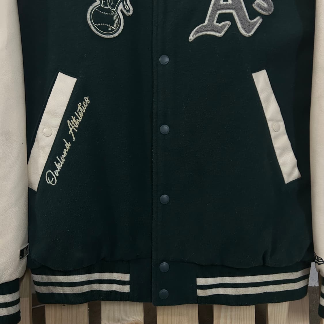 (L)뉴에라 오클랜드 어슬레틱스 스타디움 바시티 자켓 상품이미지5