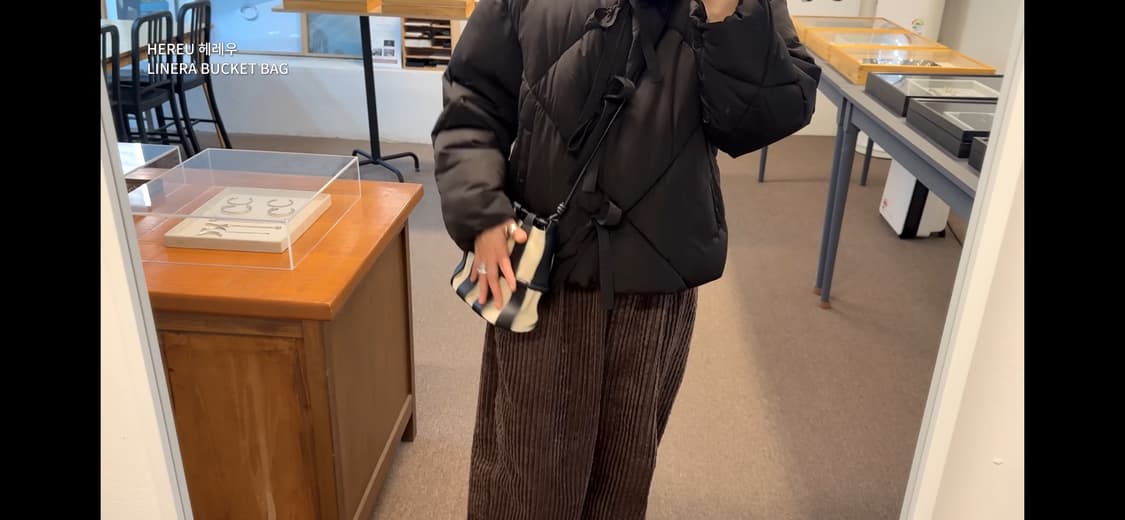 헤레우 리네라백 블랙 새상품 (정가 710,000원) 네모세모님 착용 상품이미지4