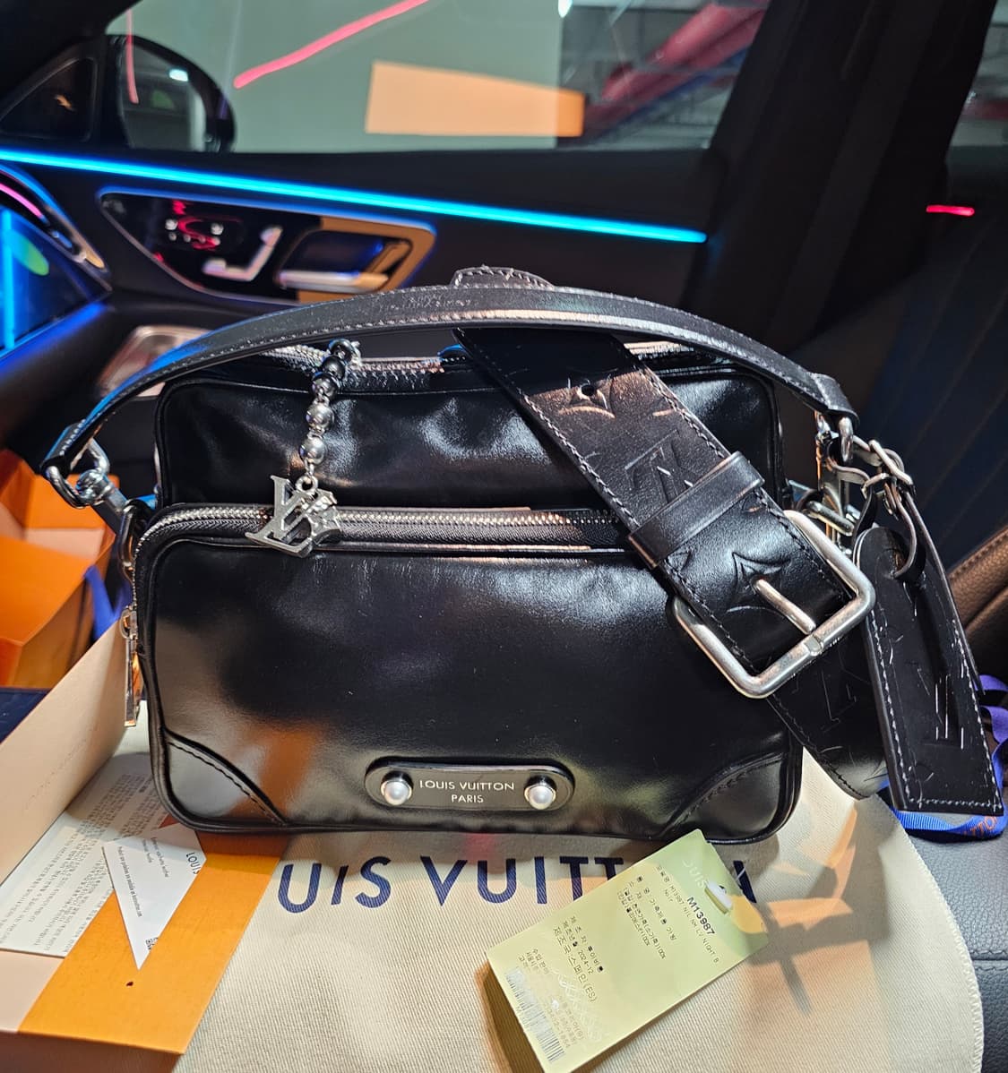 루이비통 쇼라인 퍼렐 한정판 원핸드 닐 토트 크로스백  상품이미지2