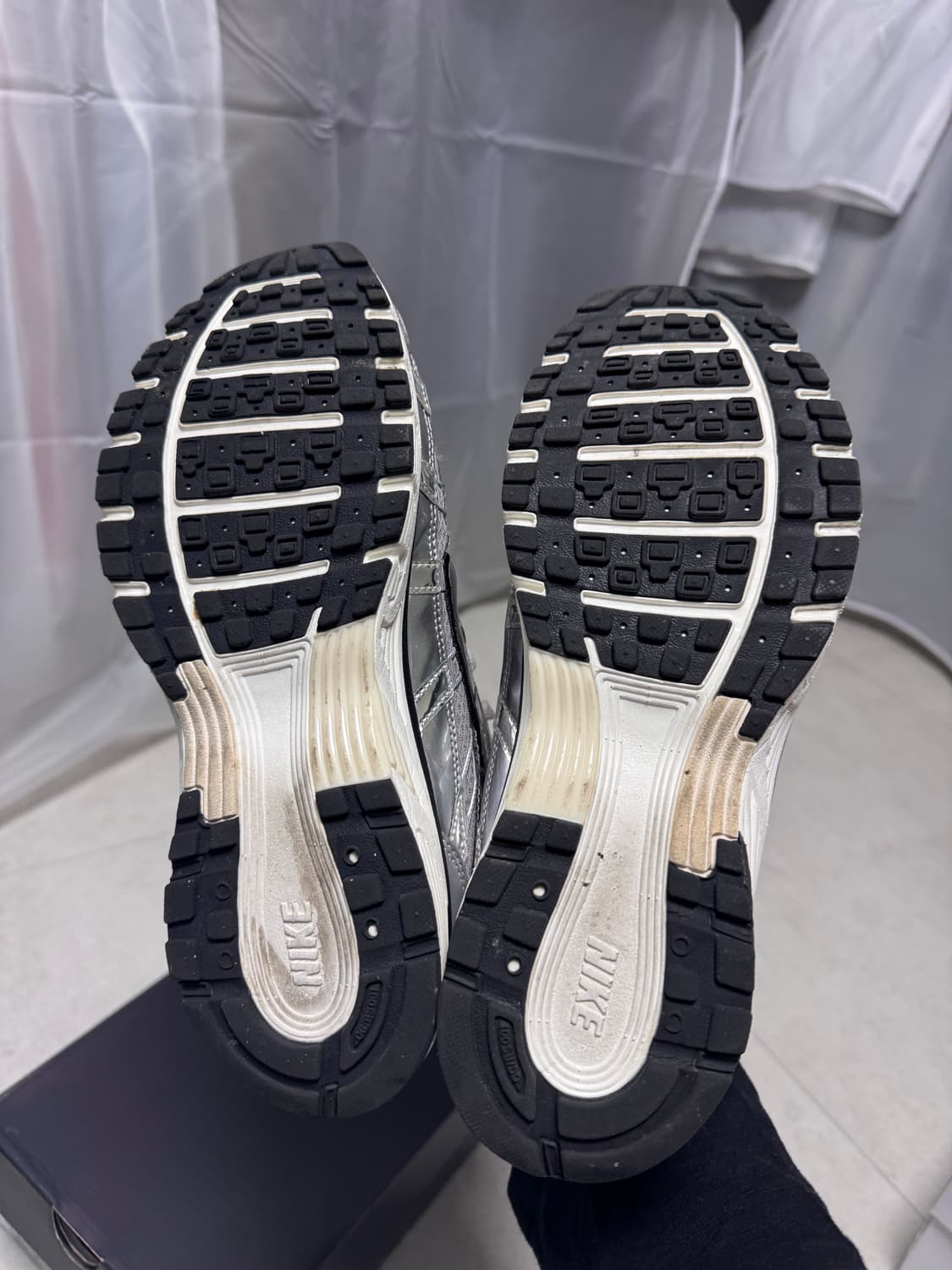 나이키p6000 메탈릭실버 255 상품이미지2