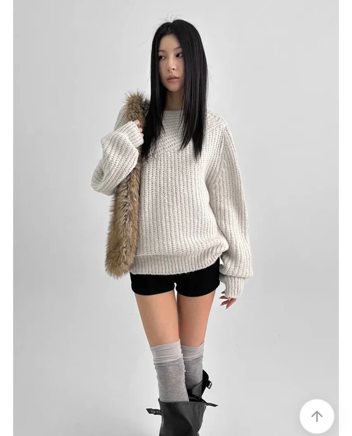 블랙업 롬토 루즈핏 울 언발란스 니트 아이보리 원숄더 상품이미지2