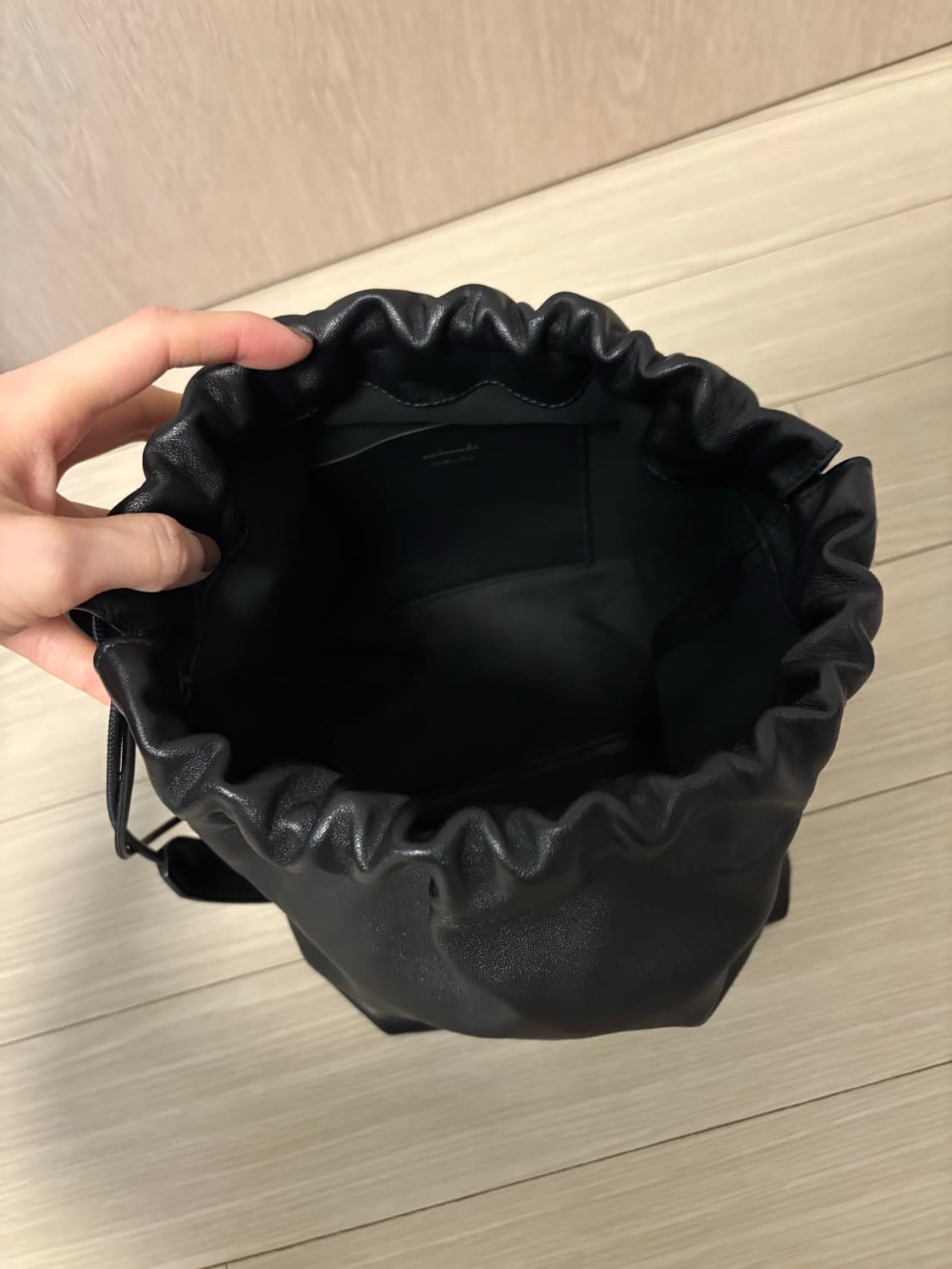 질샌더 램레더 덤플링백 상품이미지5