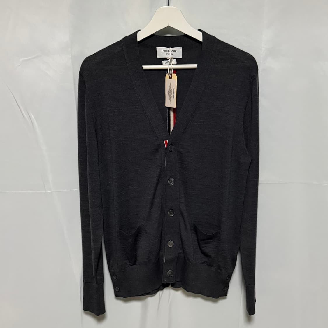 [미사용/2] 톰브라운 백삼선 울 가디건 다크 그레이 상품이미지3