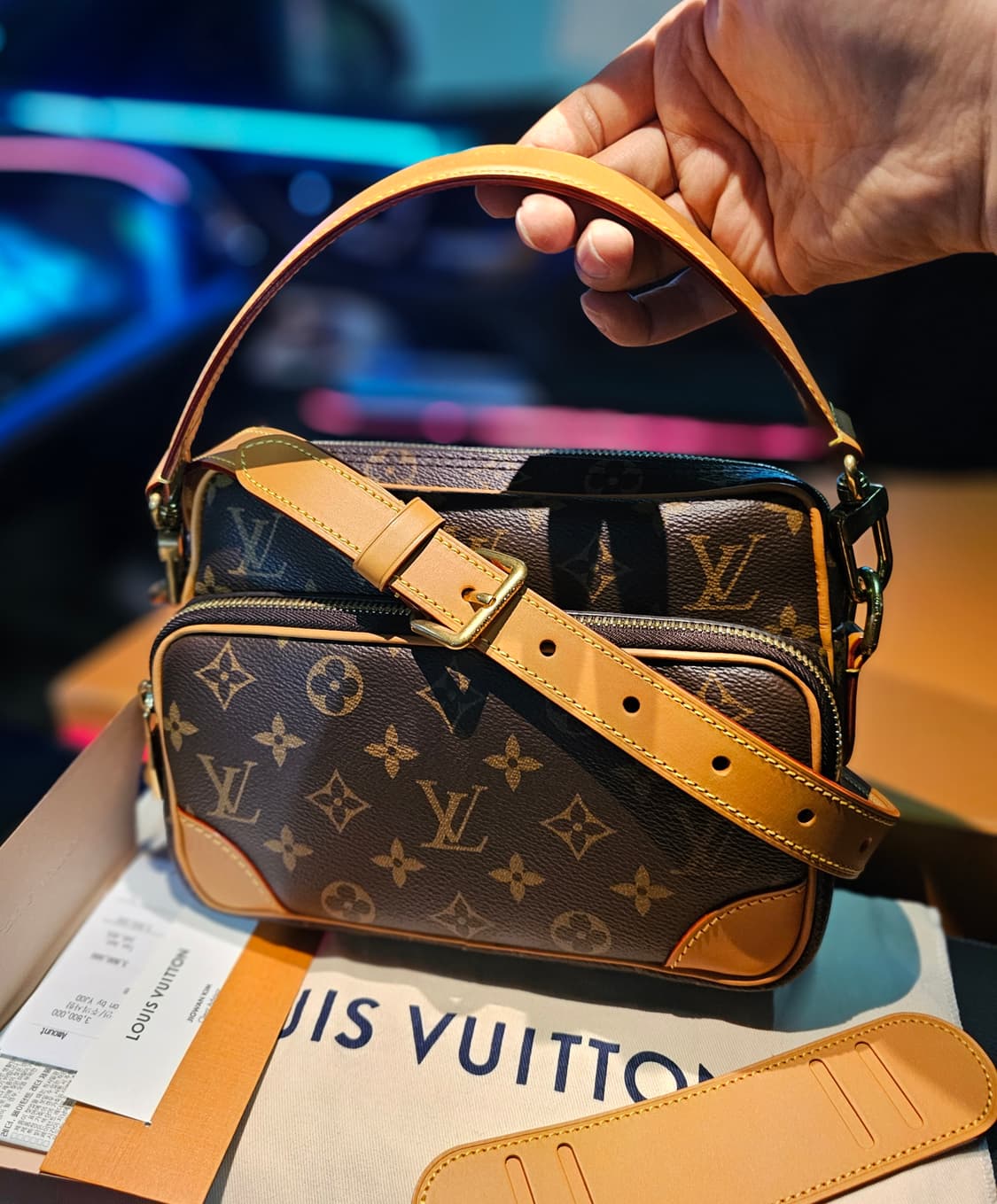 루이비통 퍼렐 원핸드 닐 토트 크로스백 마카사르 (새상품) 상품이미지1