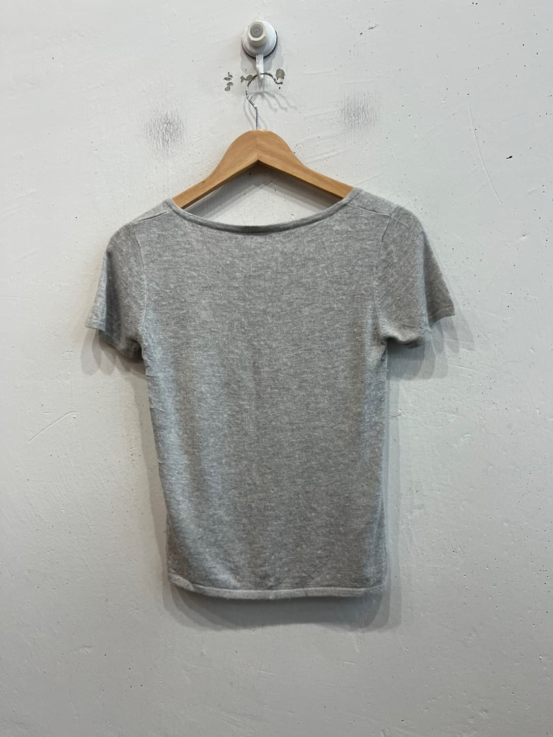 꾸레쥬 로고 앙고라 캐시미어 블렌드 반팔 니트 탑  상품이미지4