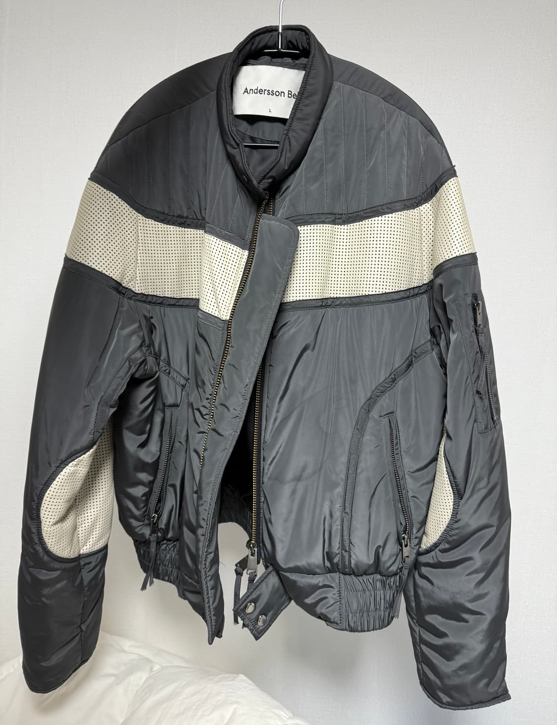 [L] 앤더슨벨 브라이언 바이커 패디드 점퍼 상품이미지1