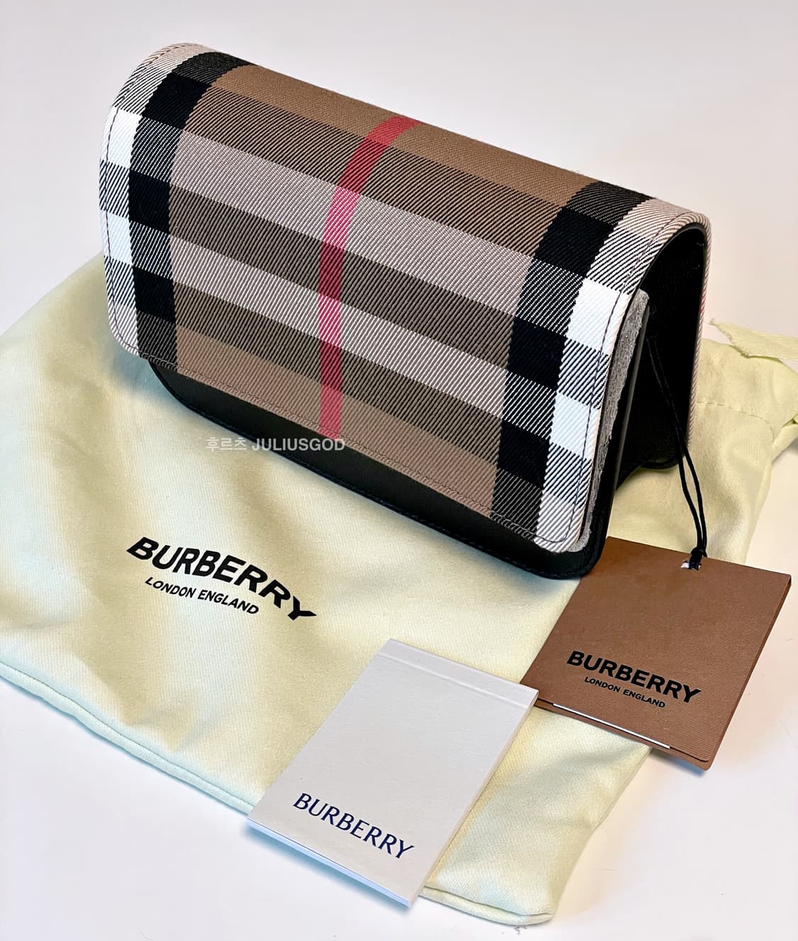 [정품, 새제품] 버버리 BURBERRY 체크 크로스백 클러치 가방  상품이미지1