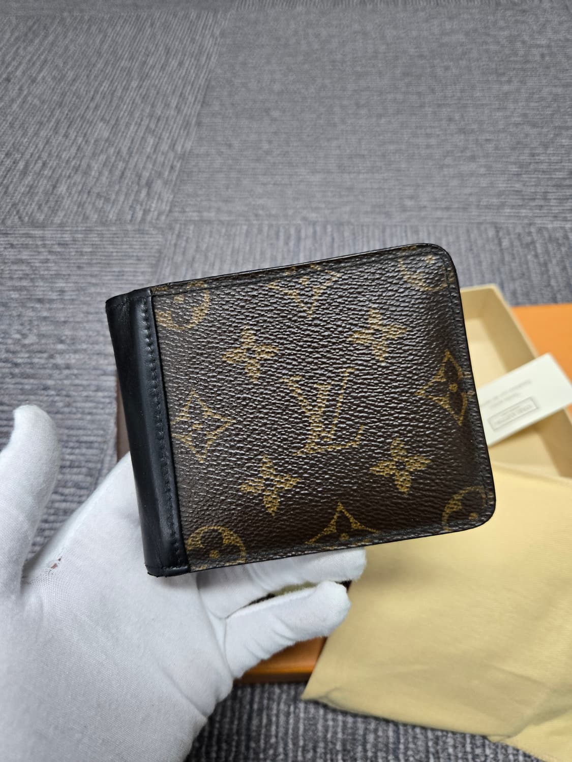 [특가][정품]루이비통 마카사르 반지갑 상품이미지1