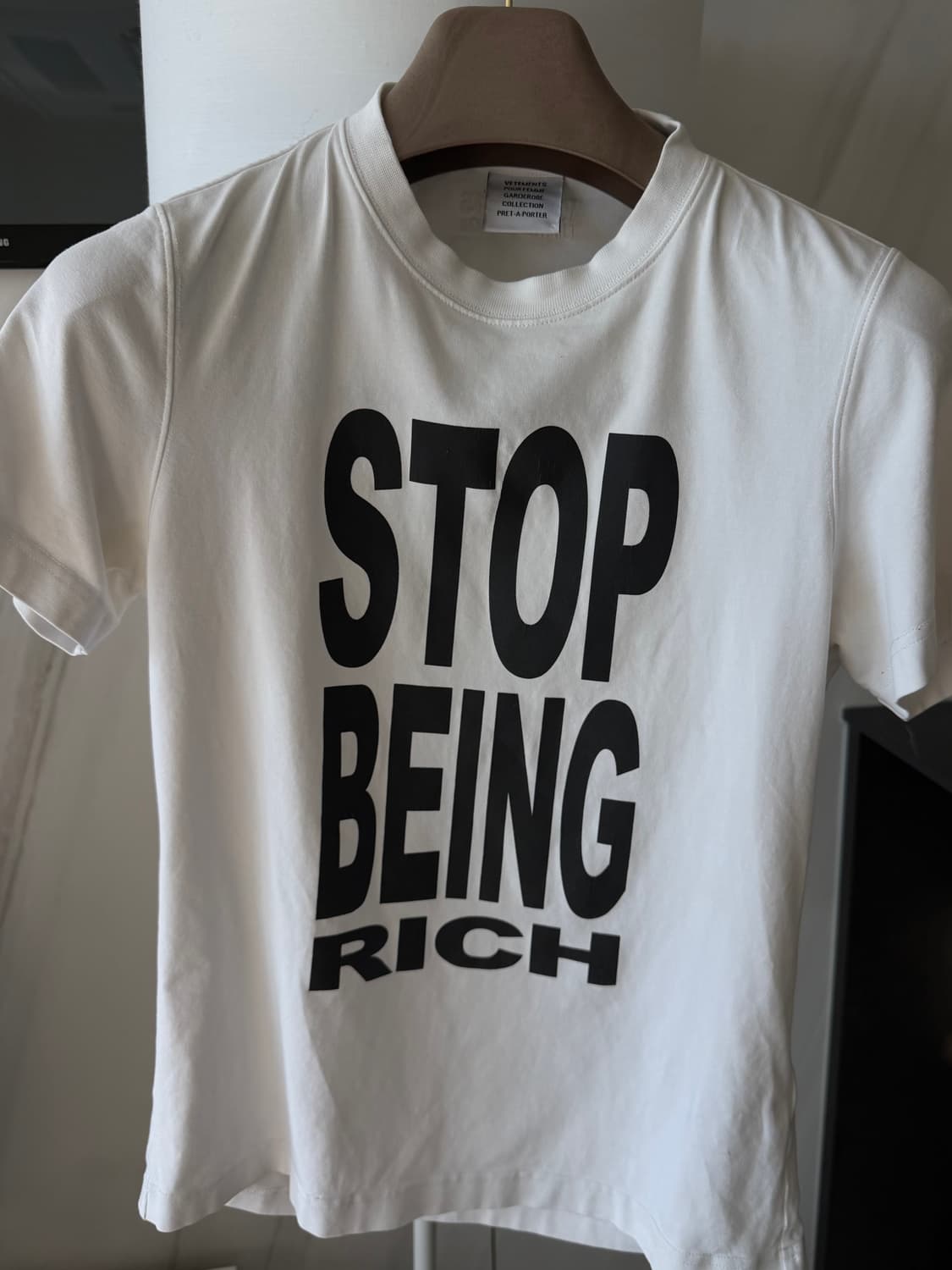 VETEMENTS STOP BEING RICH 티셔츠 화이트 상품이미지3