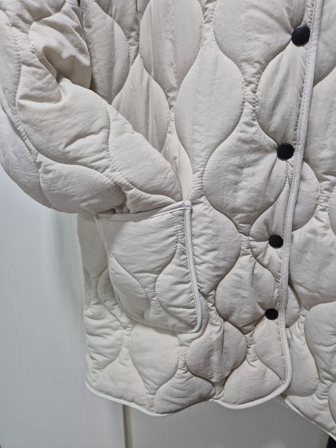 아이보리 누빔 안감 숏 패딩. 깔깔이 상품이미지5