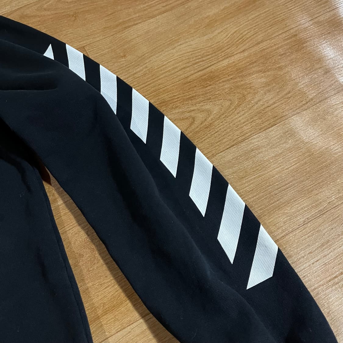 [95] 오프화이트 카라바조 스컬 후드티 상품이미지7