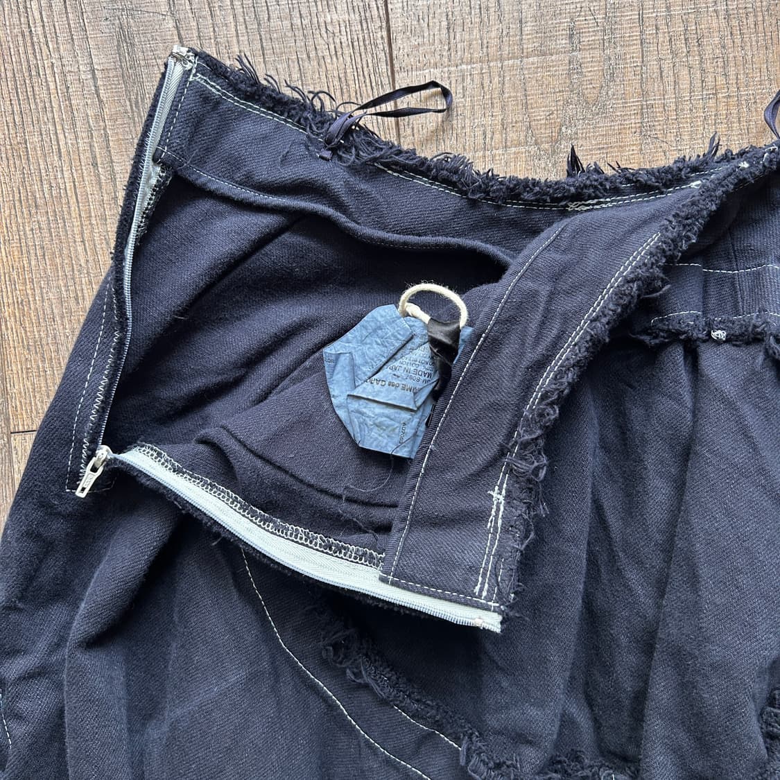 Uncut Loop Shape Distressed Skirt  상품이미지6