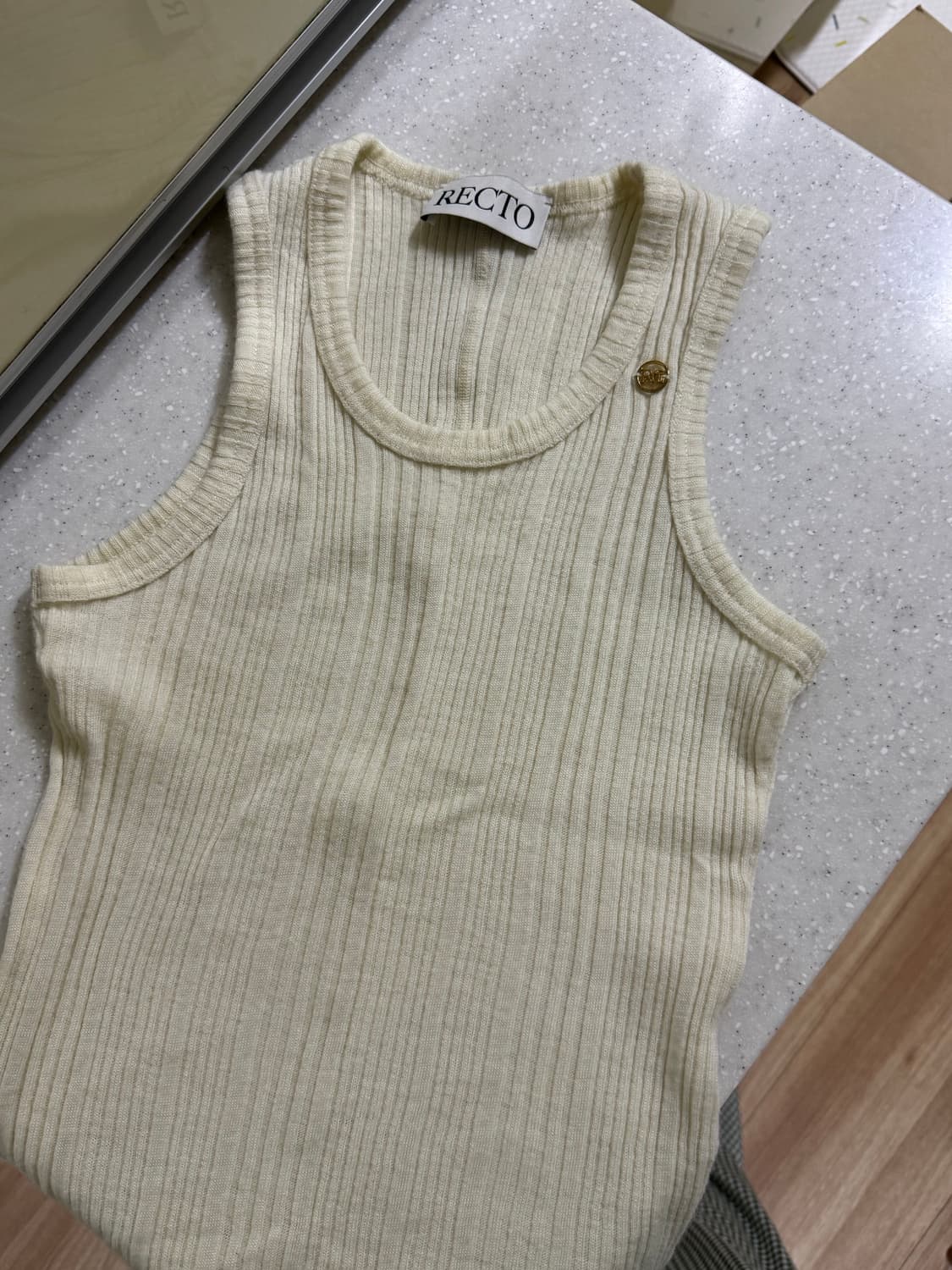 렉토 23F/W 울 블렌드 립 슬리브리스 탑 S 상품이미지1