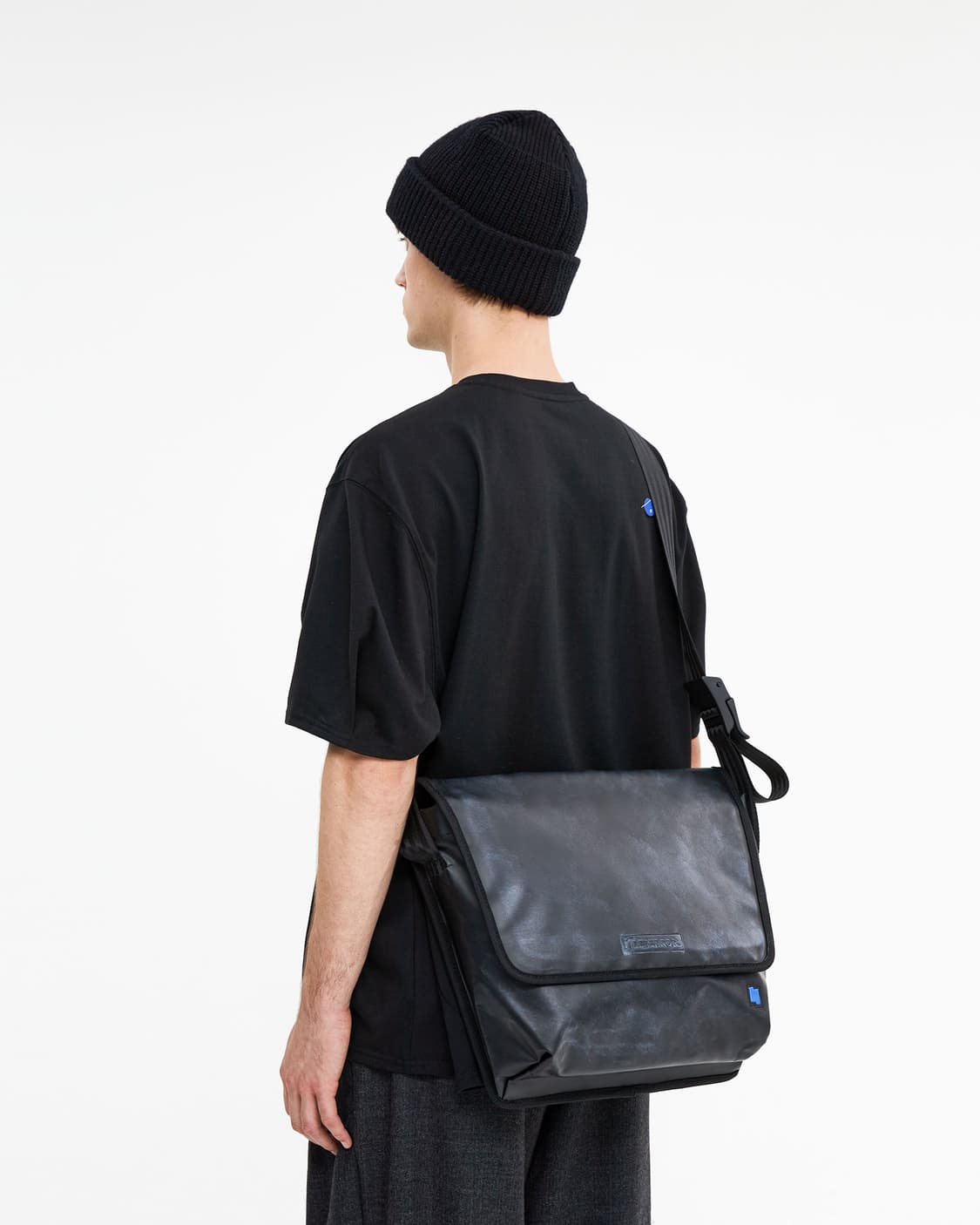 아더에러 트레이스 이스티 메신저백 가방 느와르 블랙 상품이미지3