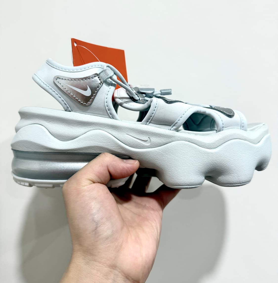 (240)(새상품)나이키 샌들 에어맥스 코코 메탈릭 실버 상품이미지2