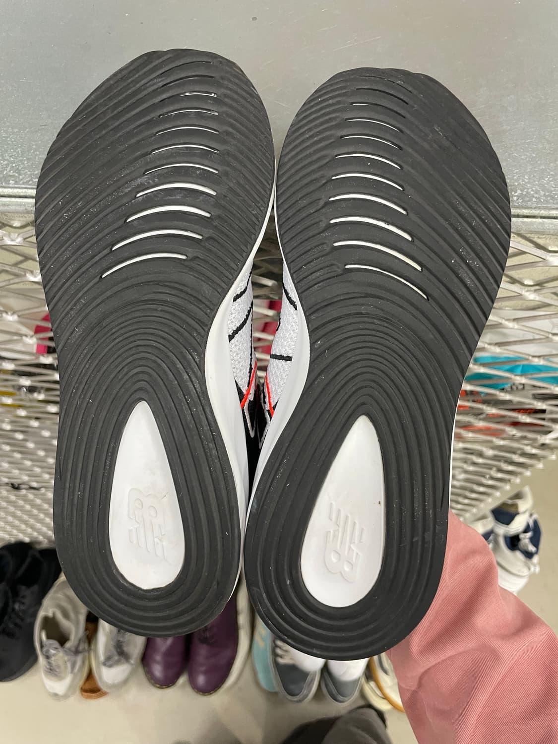 뉴발란스 다이소프트 로키 V1 255 상품이미지6