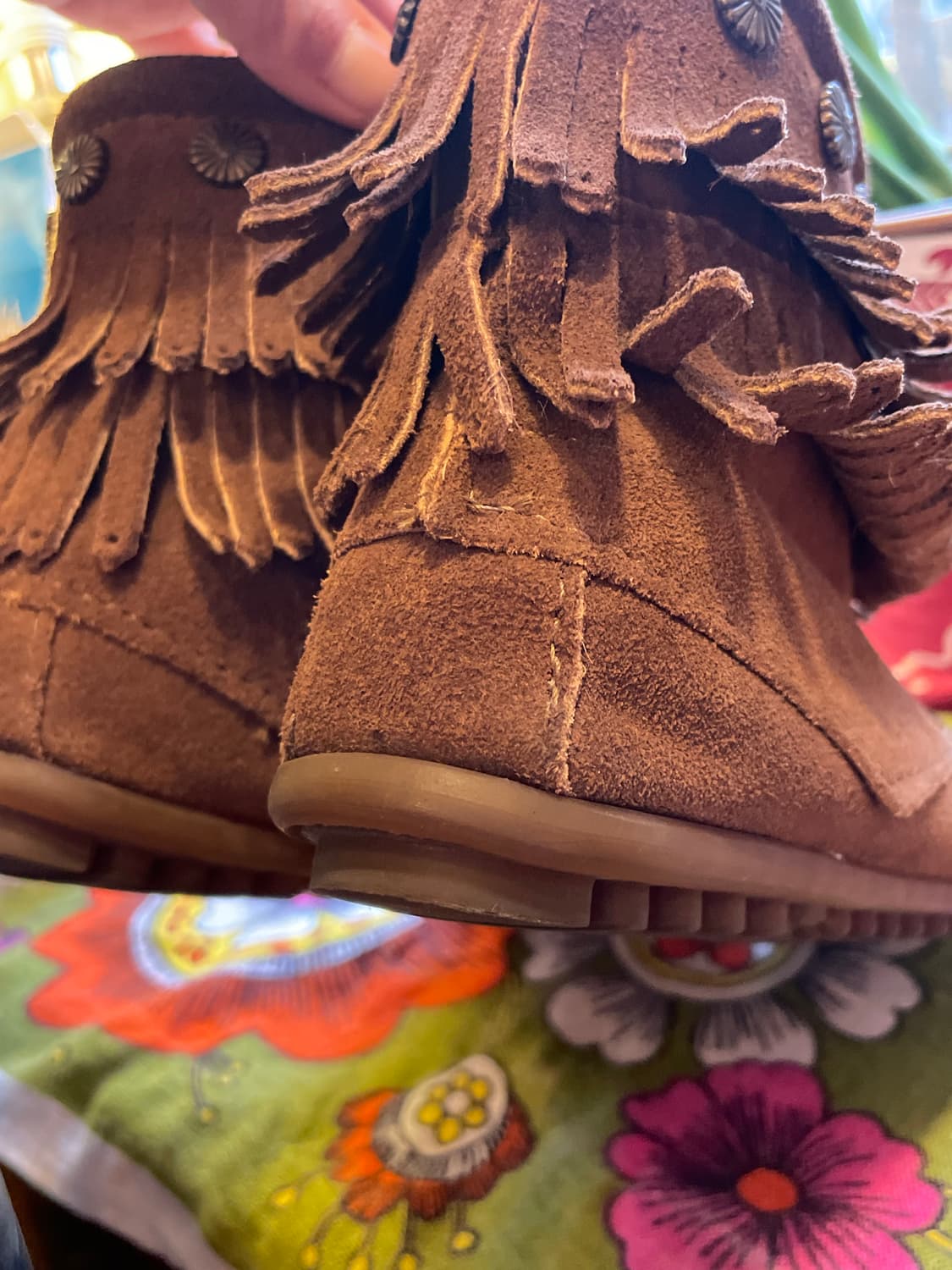 Minnetonka Fringe Suede Ankle Boots 상품이미지6