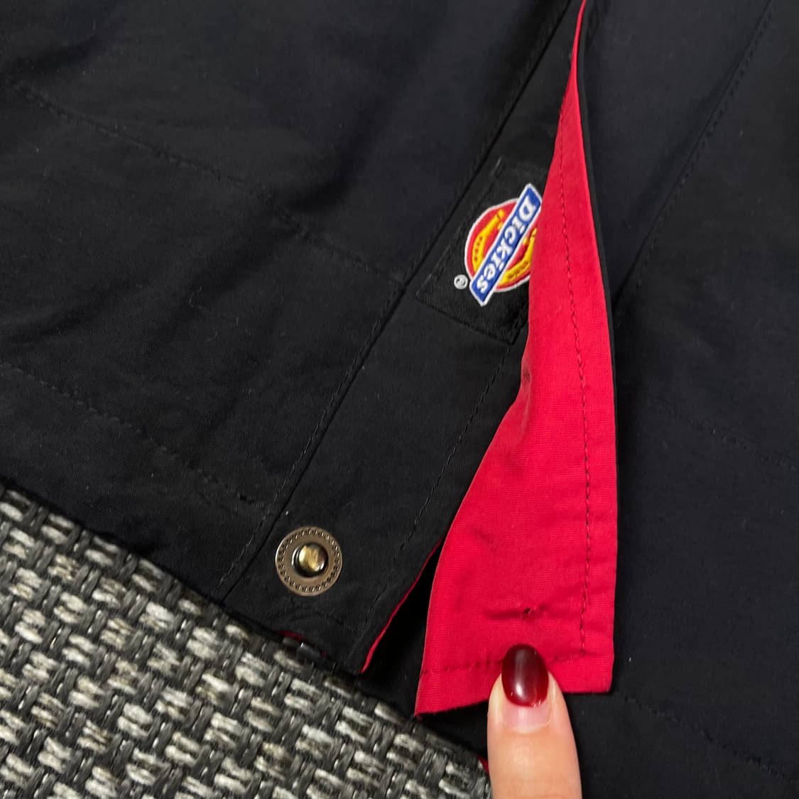 디키즈 블랙 로고 패치 레드 포인트 바람막이 XS 상품이미지6