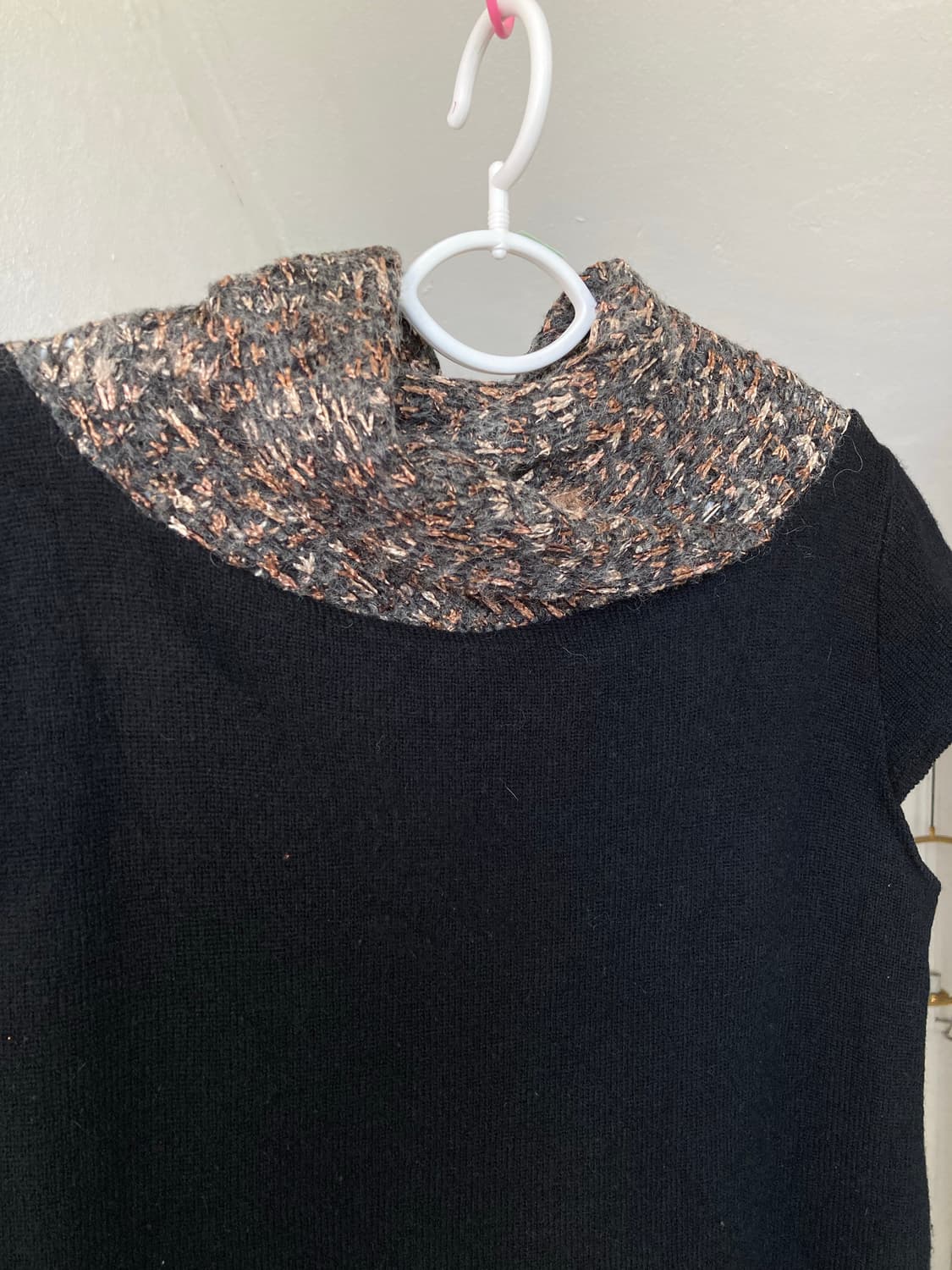 넥 디테일 캡소매 크롭 니트 상품이미지7