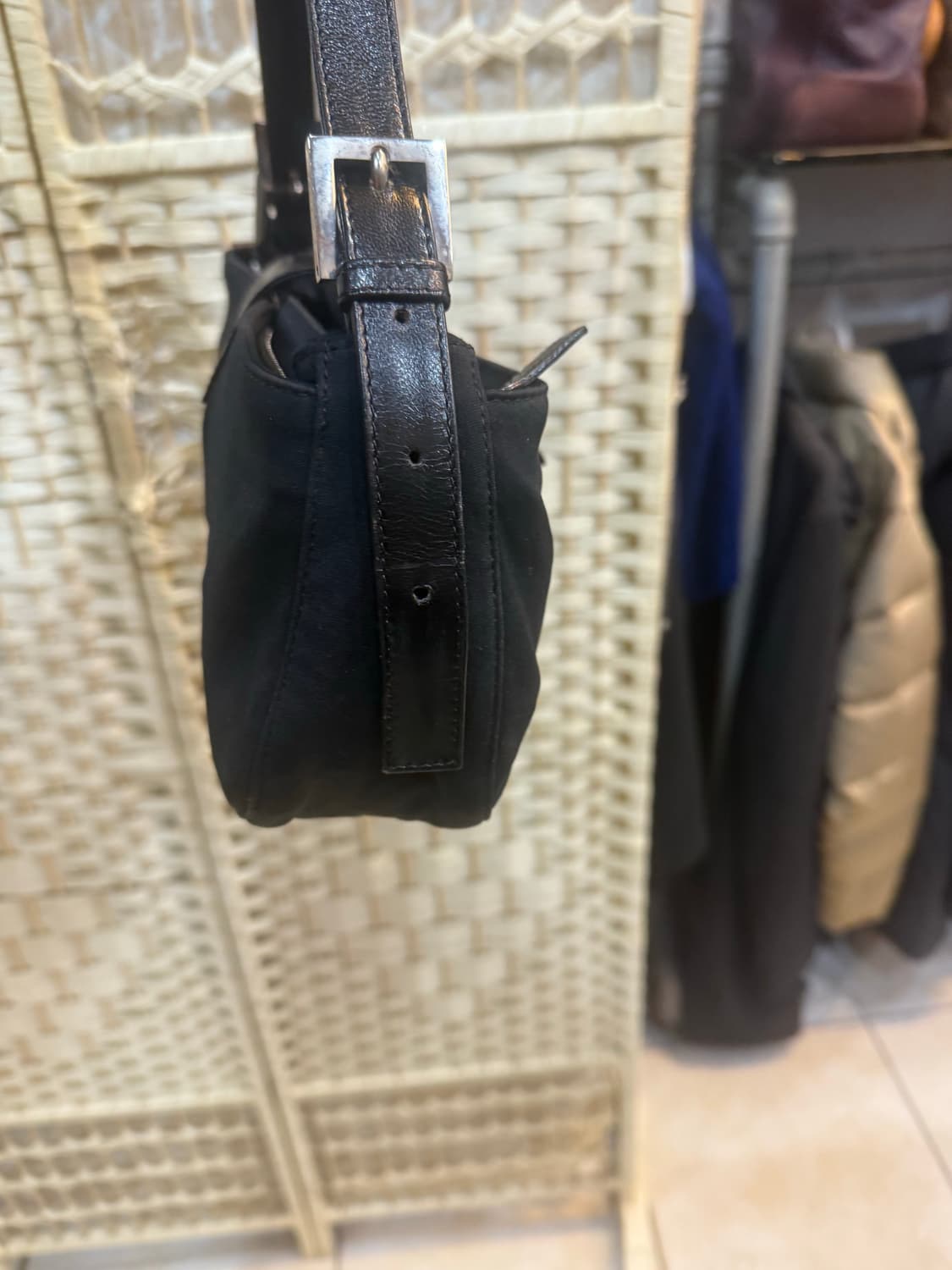 정품 펜디 바켓트백 팝니다 상품이미지5