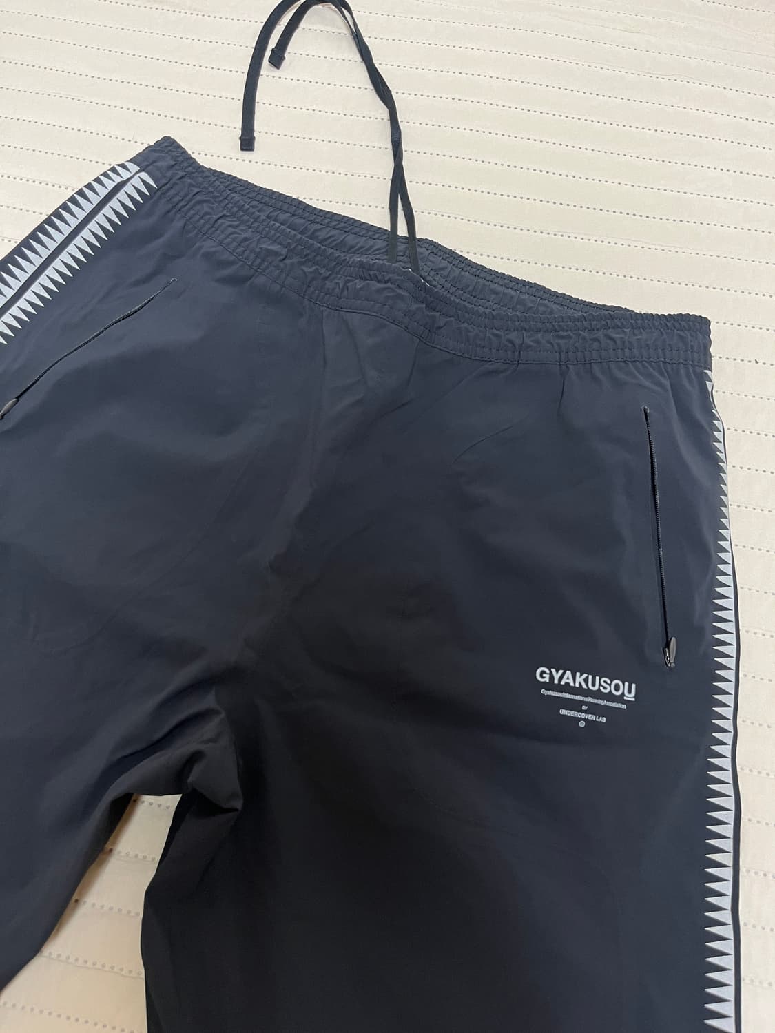 [L] 나이키 x 언더커버 갸쿠소우 트랙팬츠 상품이미지2