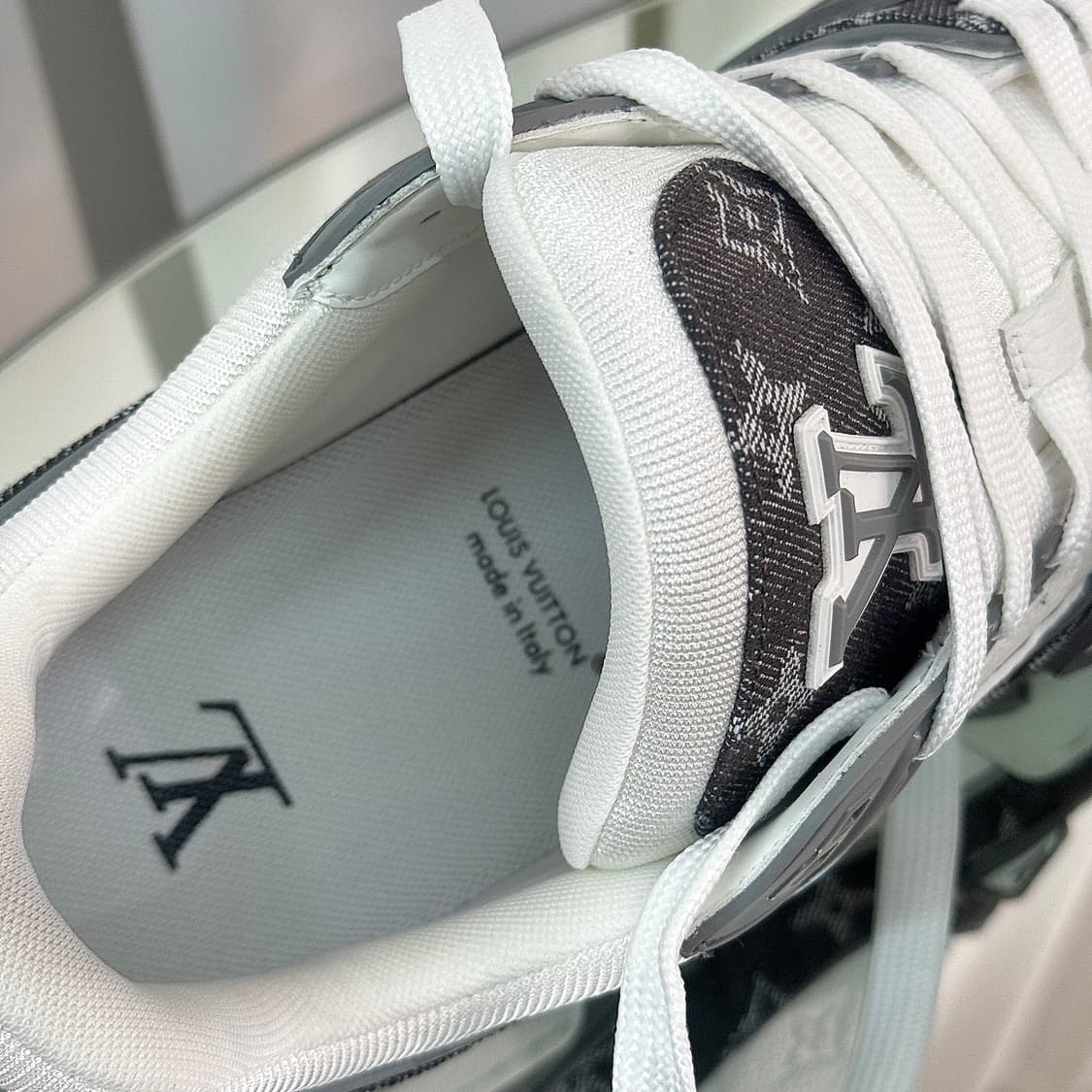 [정품] 25FW 루이비통 트레이너 범고래 그레이1ADF5C 상품이미지8