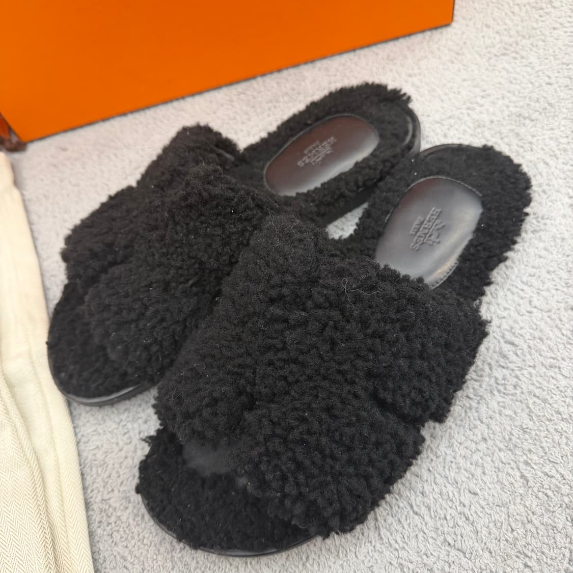 에르메스 이즈미르 시어링 퍼 샌들 슬리퍼 상품이미지2