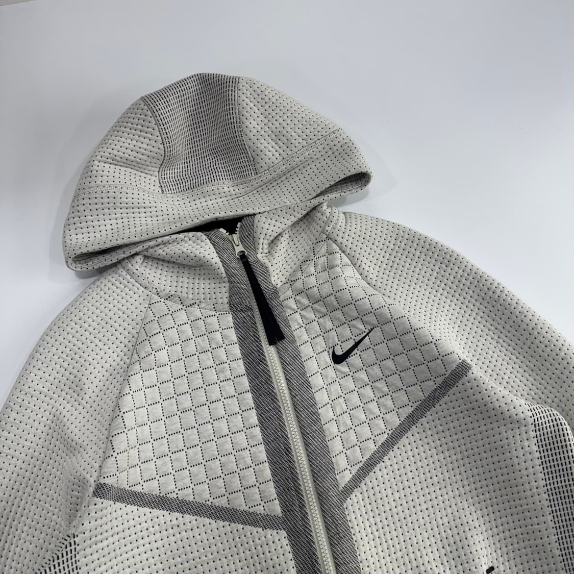 Nike 나이키 화이트 펀칭 디테일 후드집업 상품이미지4