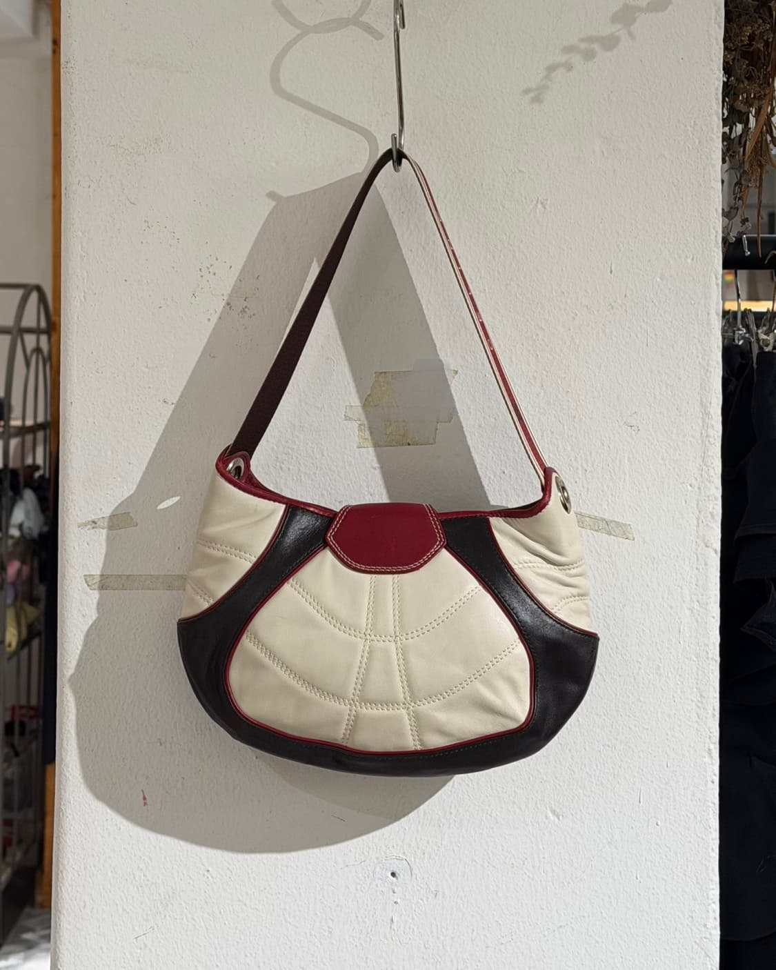 셀린느 화이트 레드 2002 피파 월드컵 레더 숄더백 상품이미지4
