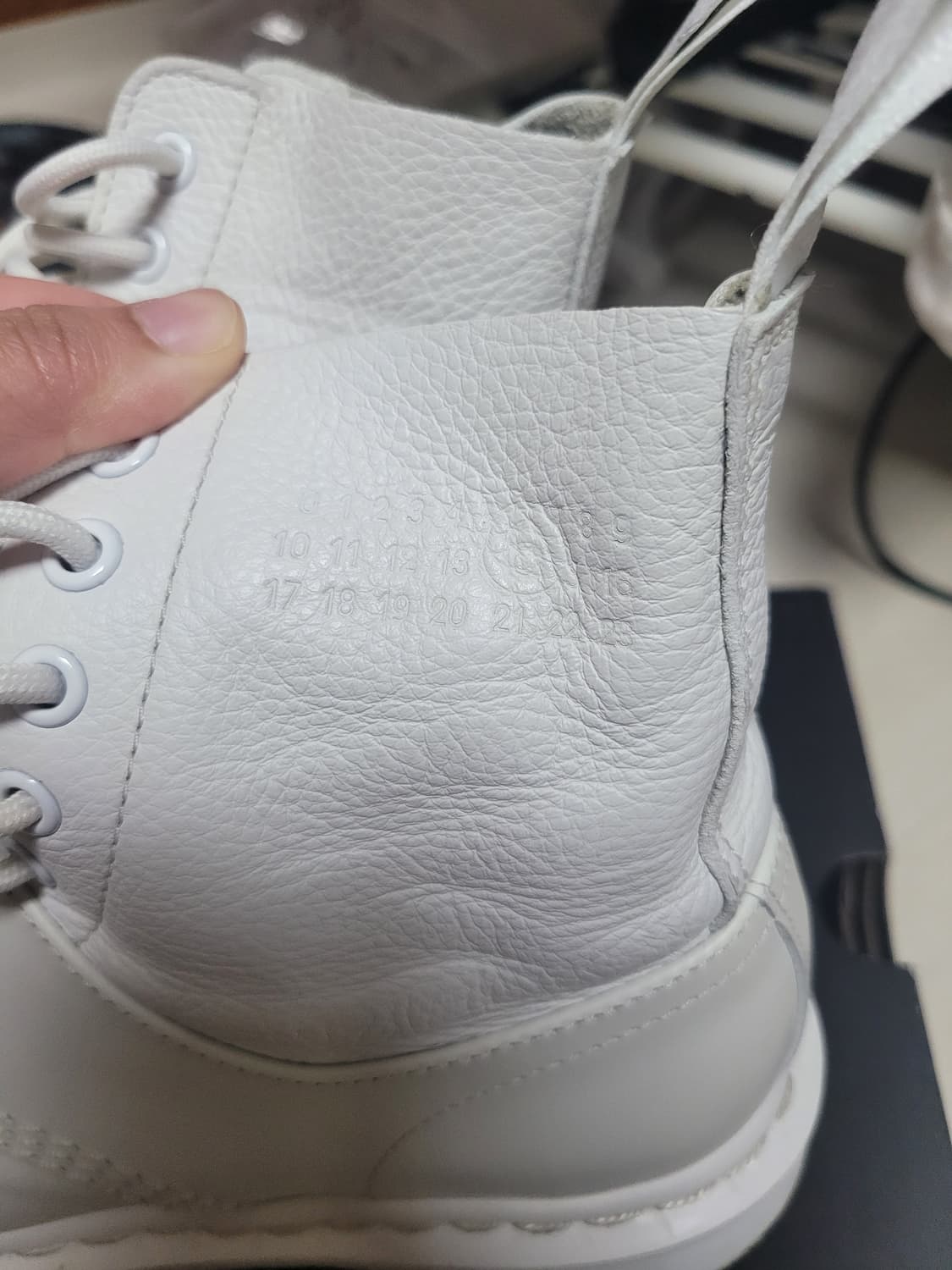 닥터마틴 mm6 화이트 250 상품이미지2