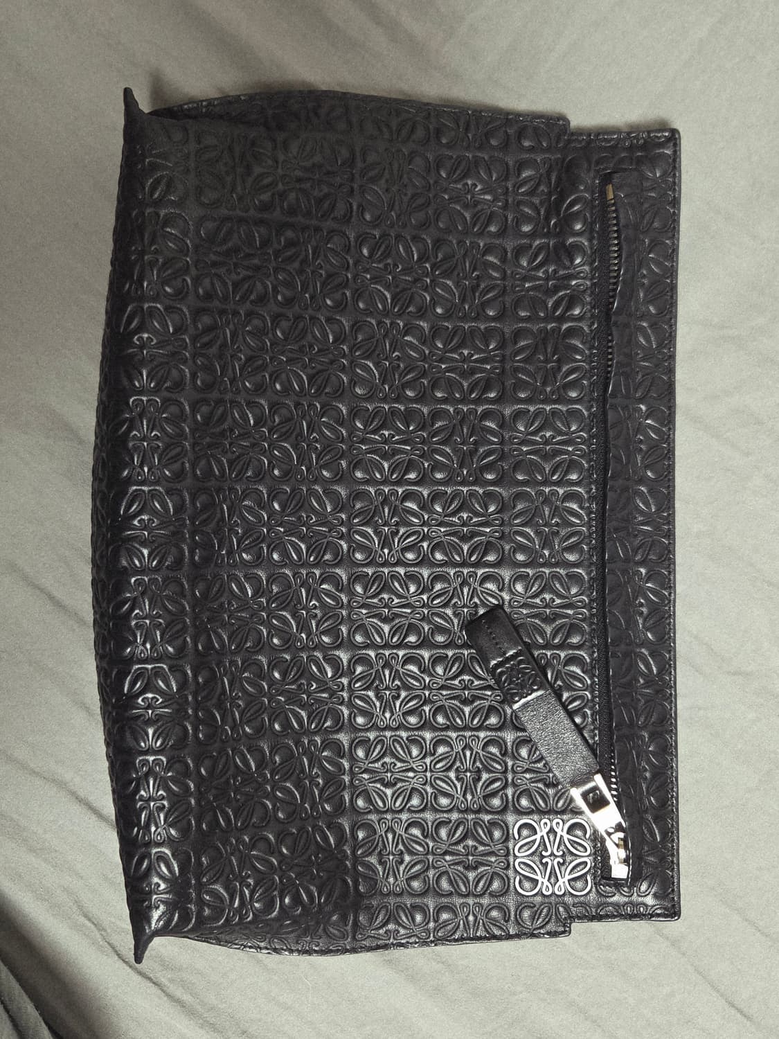 로에베 클러치 티파우치 상품이미지1