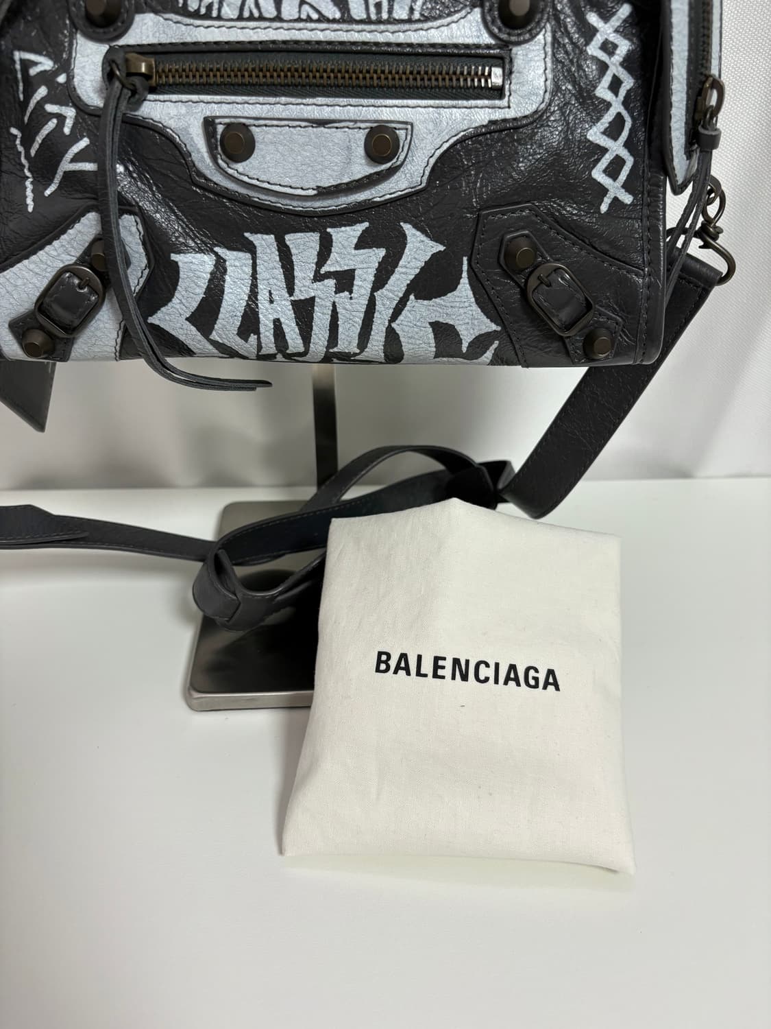 발렌시아가 그래피티 모터백 미니 그레이 상품이미지9