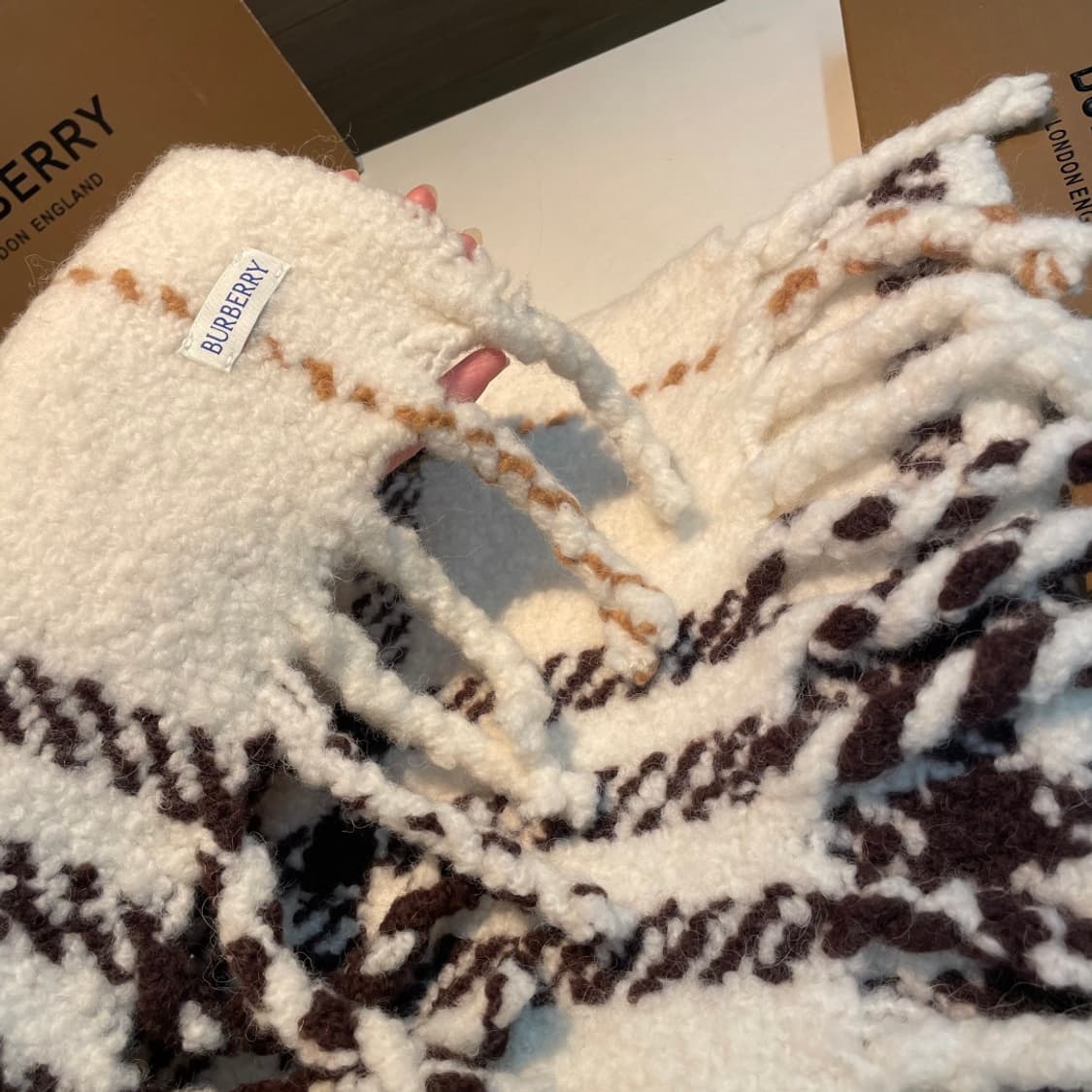 버버리 체크 알파카 울 블렌드 부클 스카프 상품이미지9