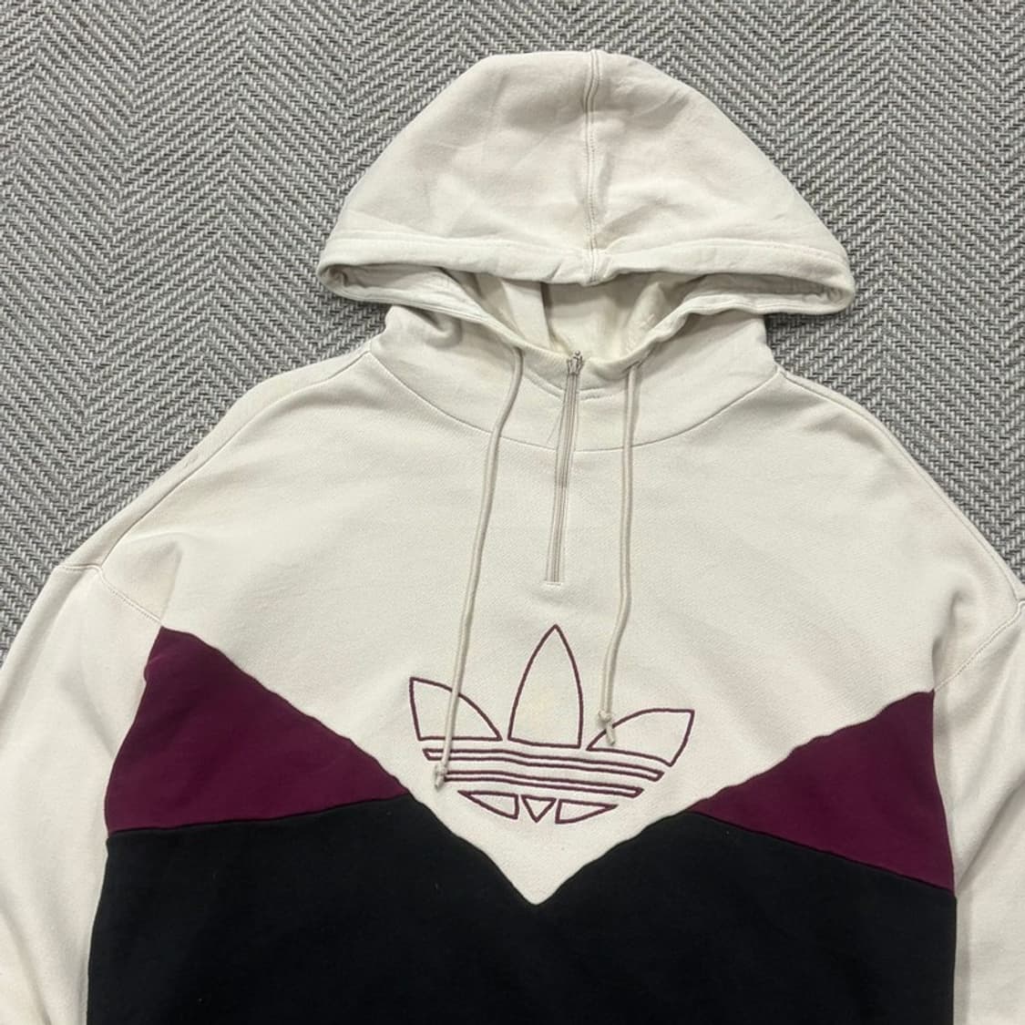 아디다스 배색 로고 하프집업 후드티 v2315 상품이미지3