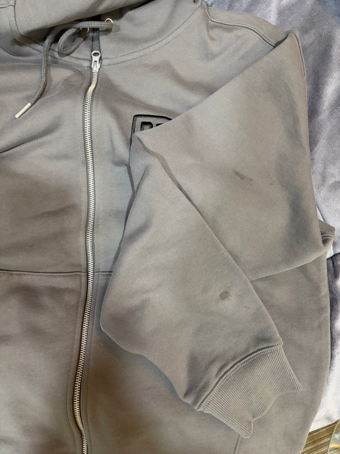 데우스 엑스 마키나 컬리지 어드레스 후드 집업 차콜 상품이미지2