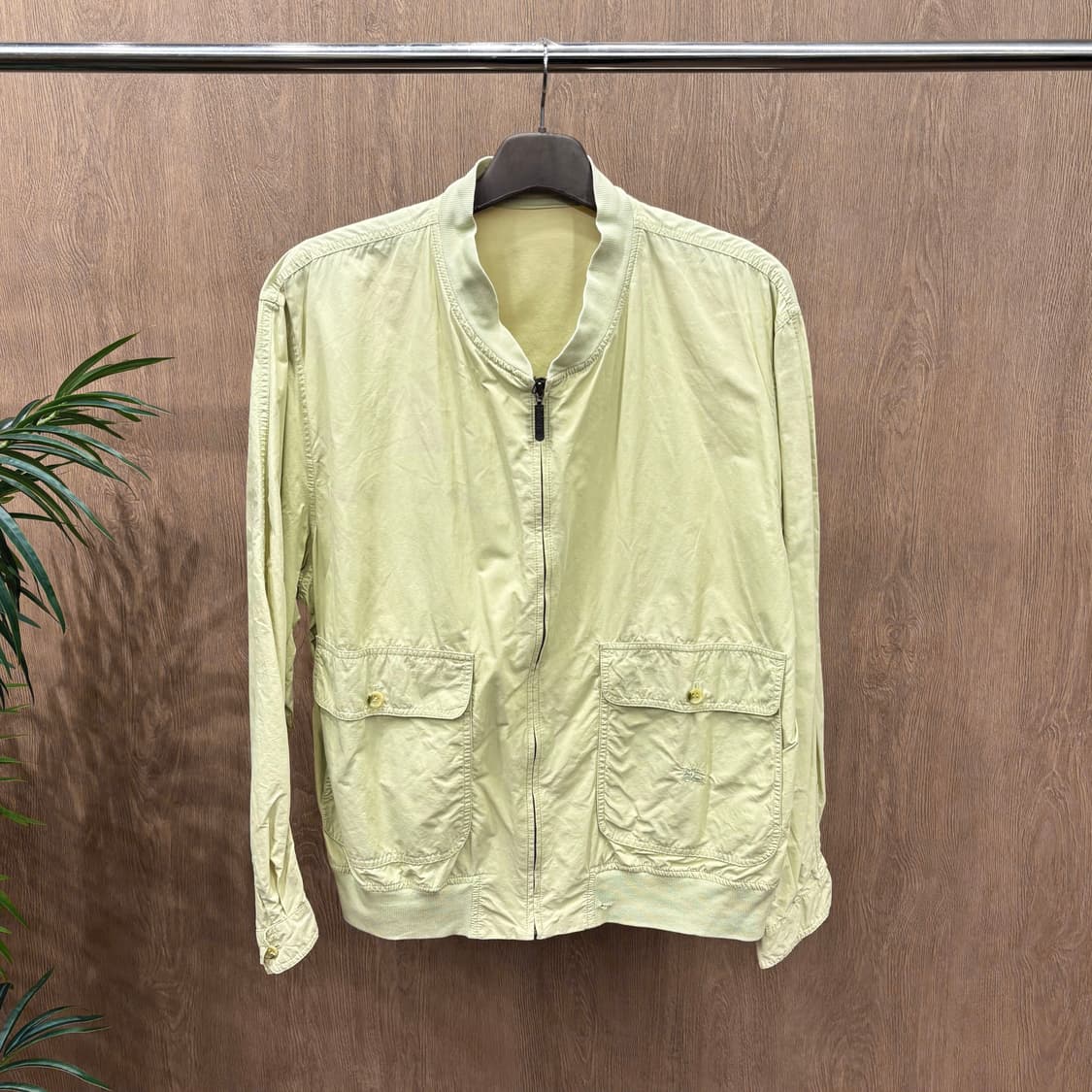 버버리 라이트 집업 자켓 로고 자수 플랩 포켓 밑단 밴딩 라이트 옐로우 상품이미지1