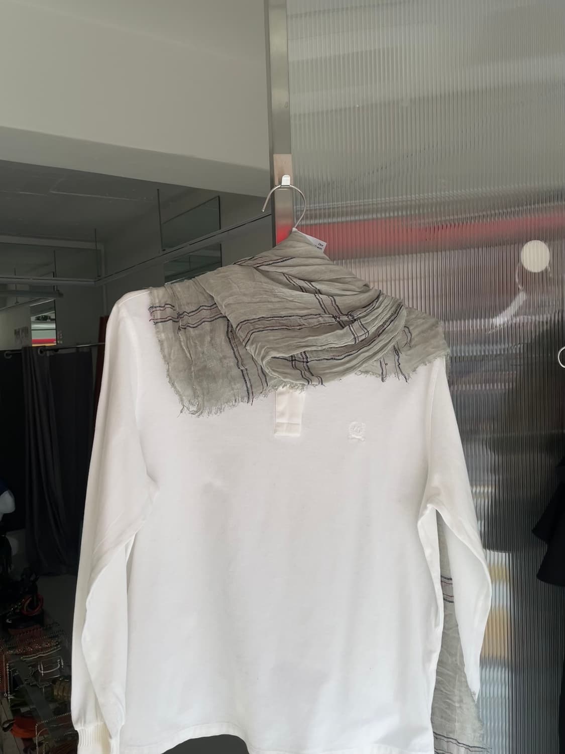 페일 그레이 체크 패턴 머플러 상품이미지5