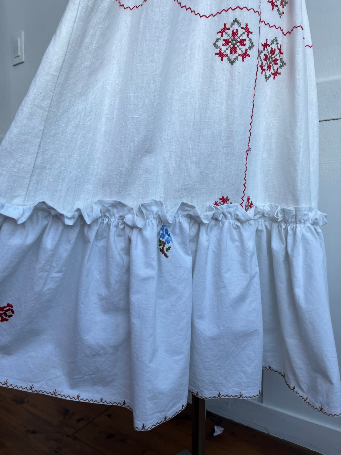 화이트 자수레이스 매듭 롱 원피스 상품이미지4